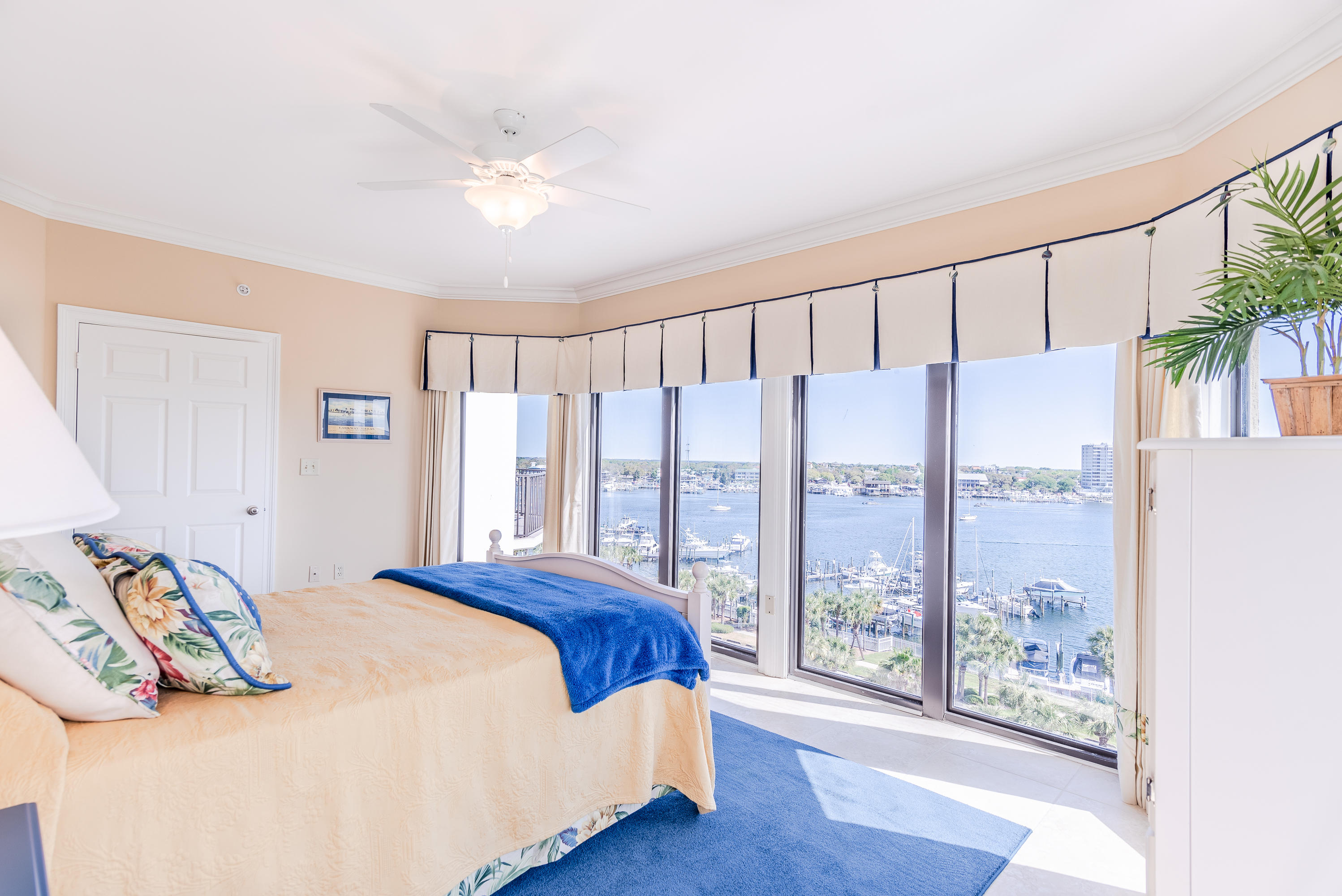 WATERVIEW TOWERS YACHT CLUB - Residential