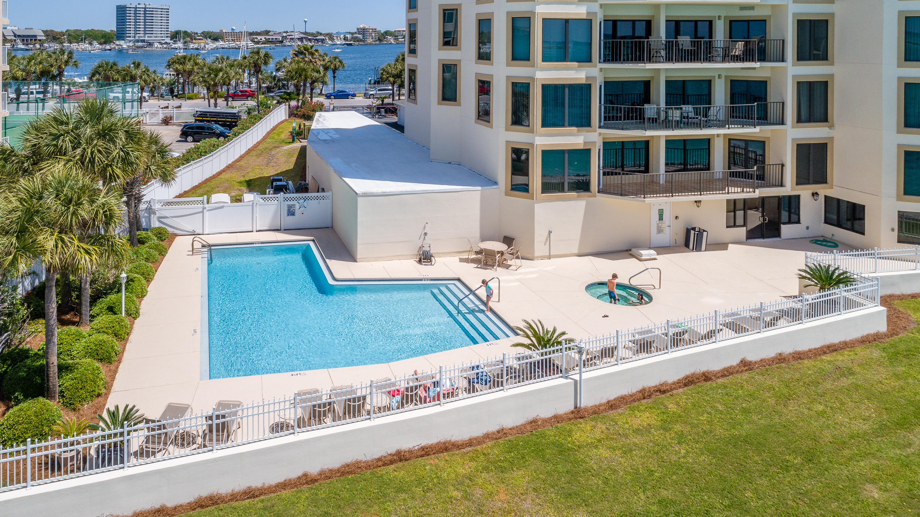 WATERVIEW TOWERS YACHT CLUB - Residential