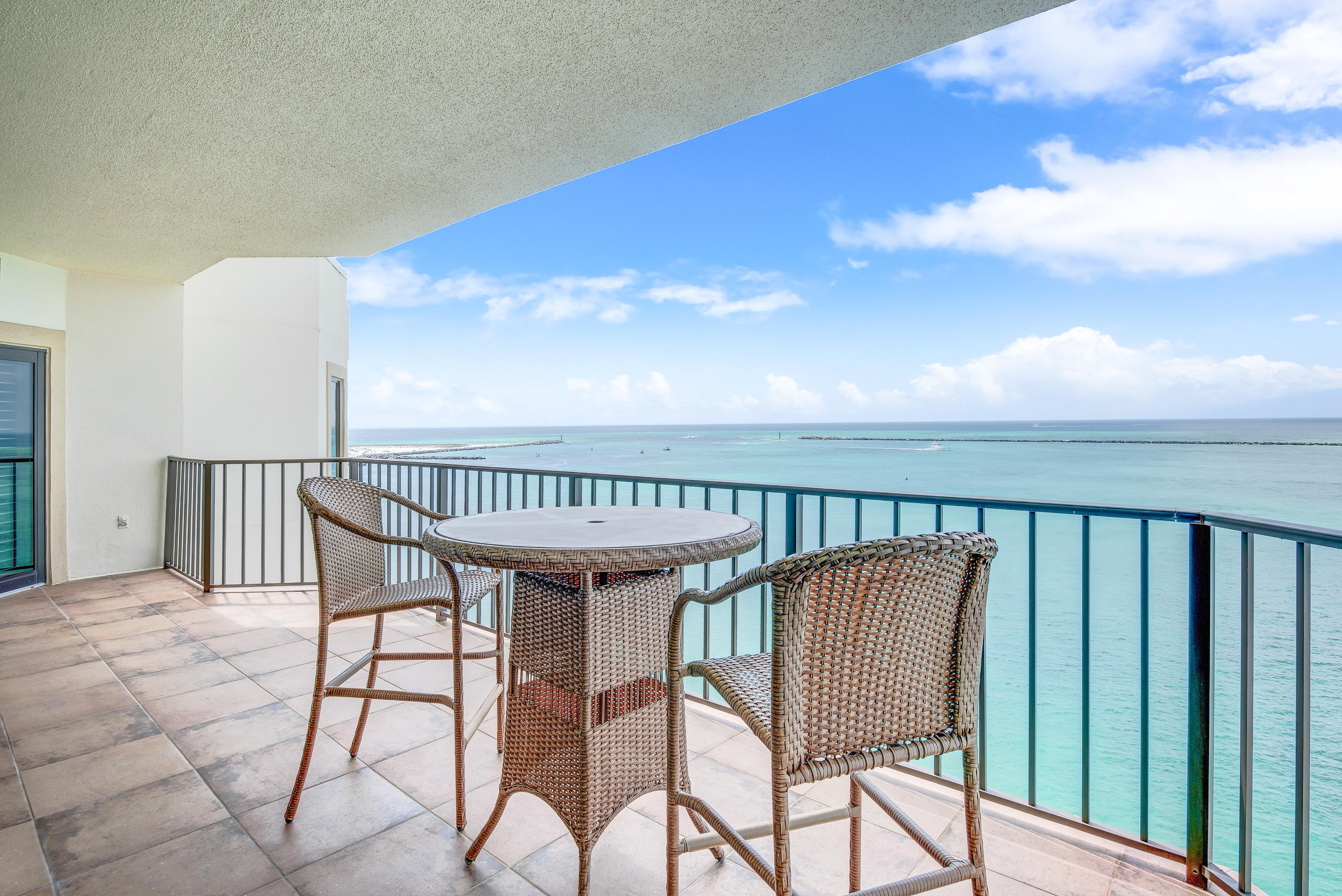 WATERVIEW TOWERS YACHT CLUB - Residential