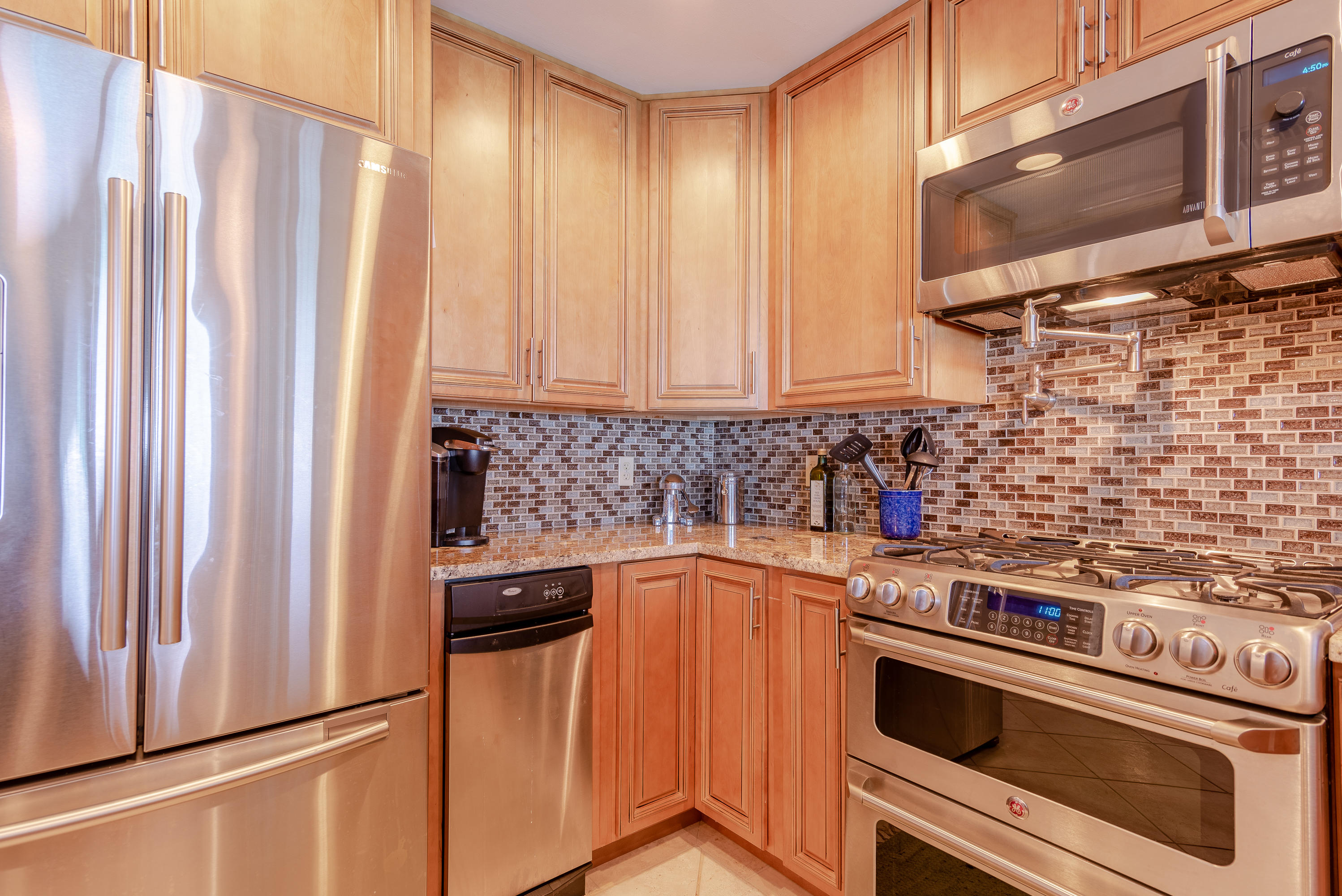 WATERVIEW TOWERS YACHT CLUB - Residential