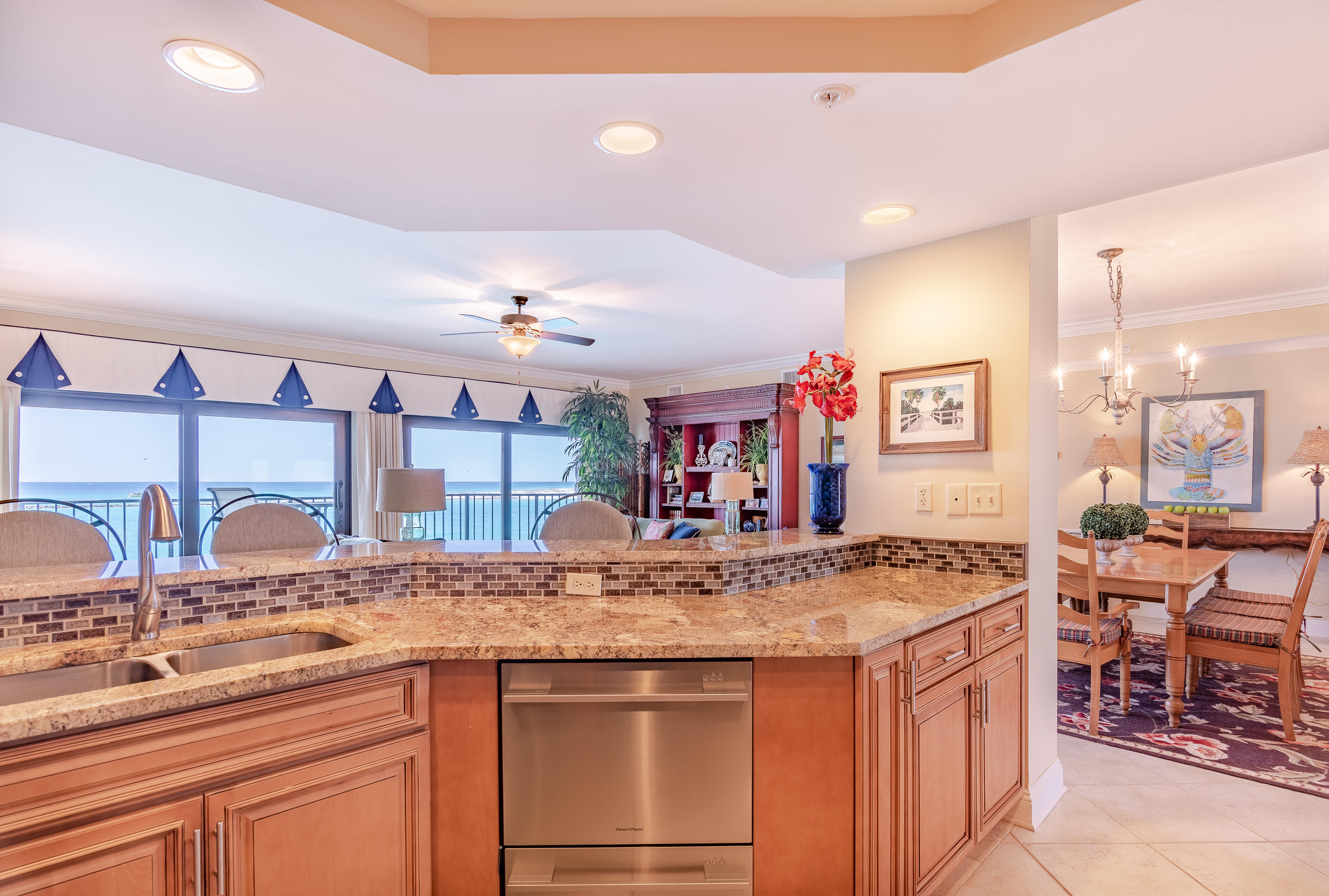 WATERVIEW TOWERS YACHT CLUB - Residential