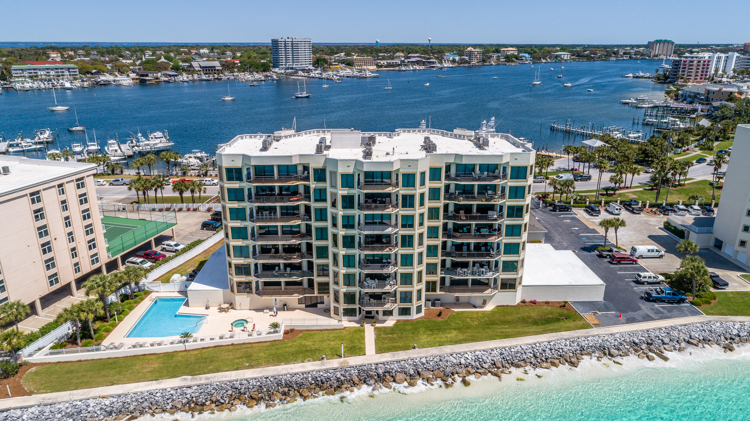 WATERVIEW TOWERS YACHT CLUB - Residential