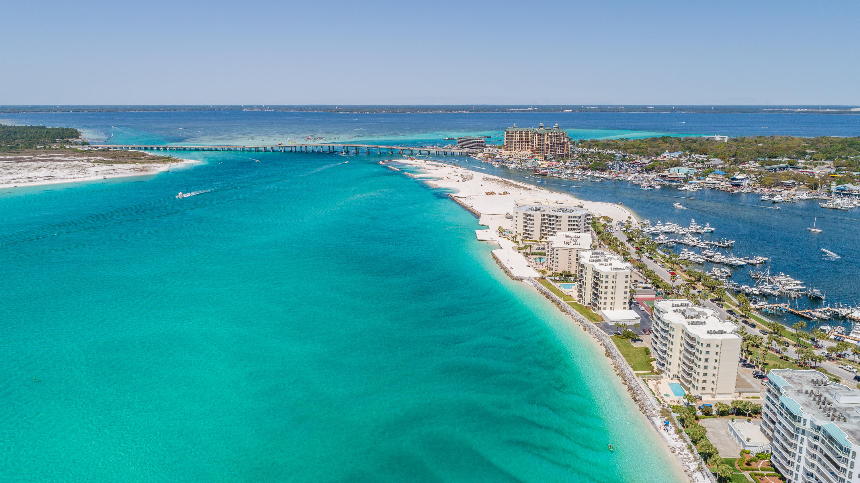 WATERVIEW TOWERS YACHT CLUB - Residential