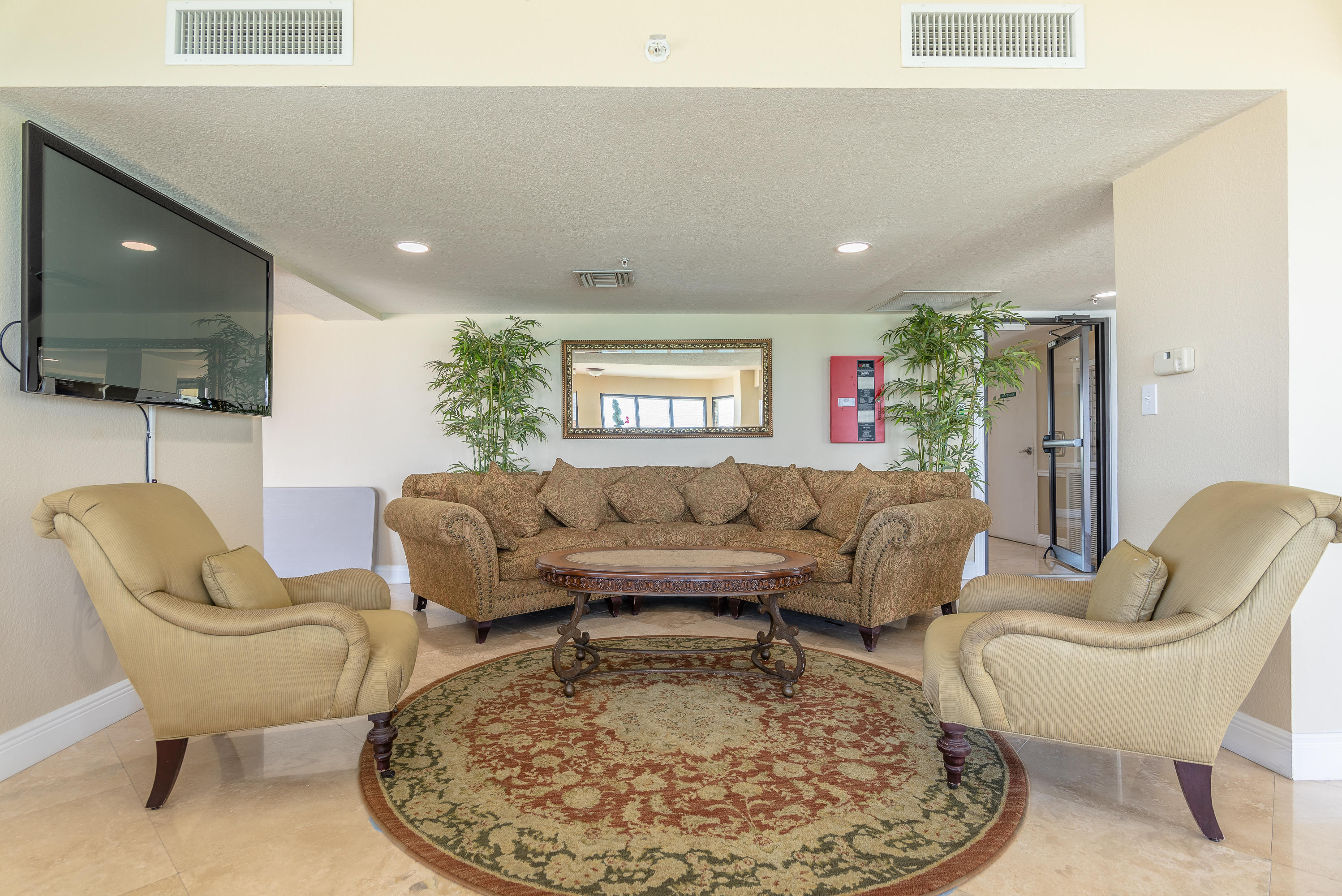 WATERVIEW TOWERS YACHT CLUB - Residential