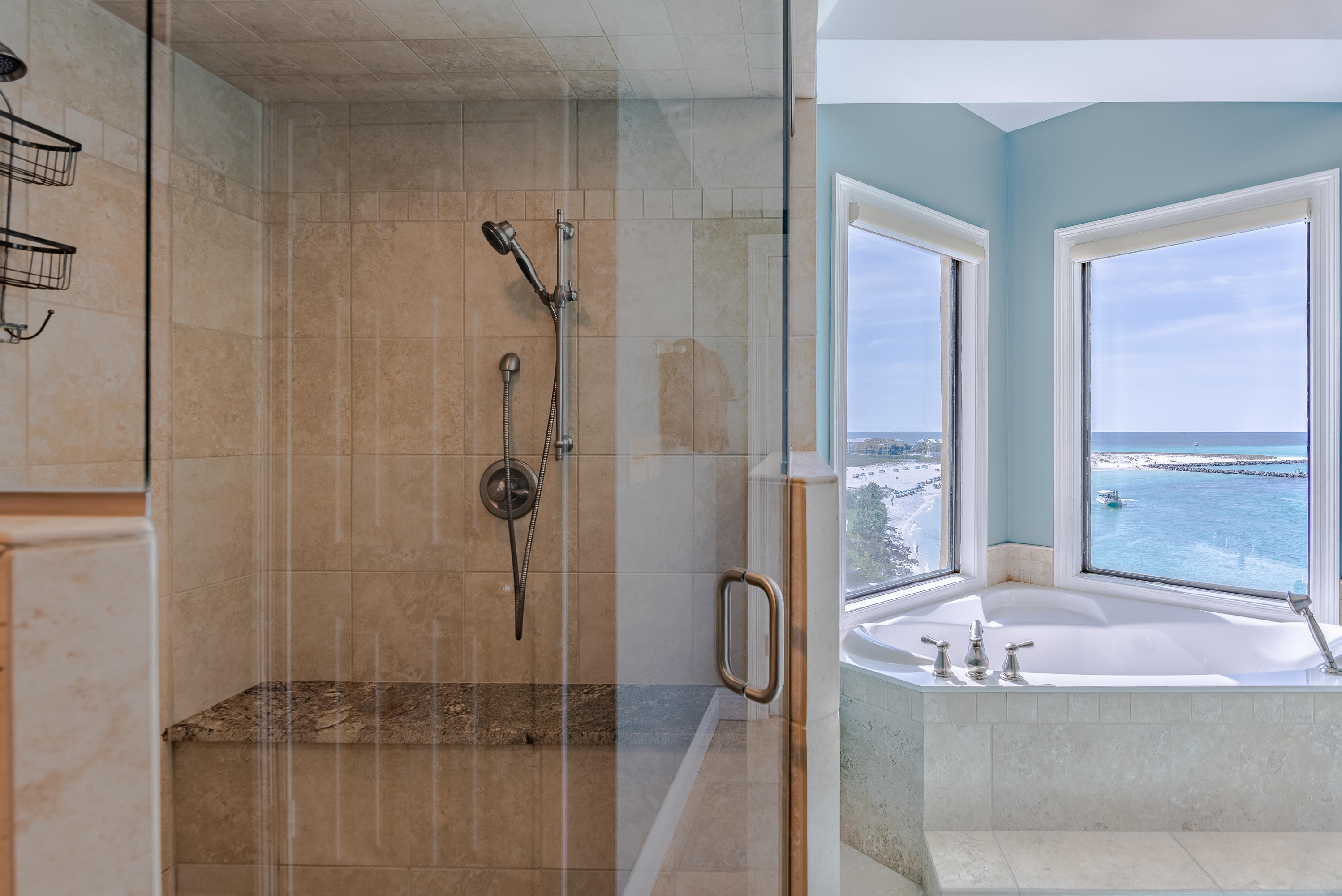 WATERVIEW TOWERS YACHT CLUB - Residential