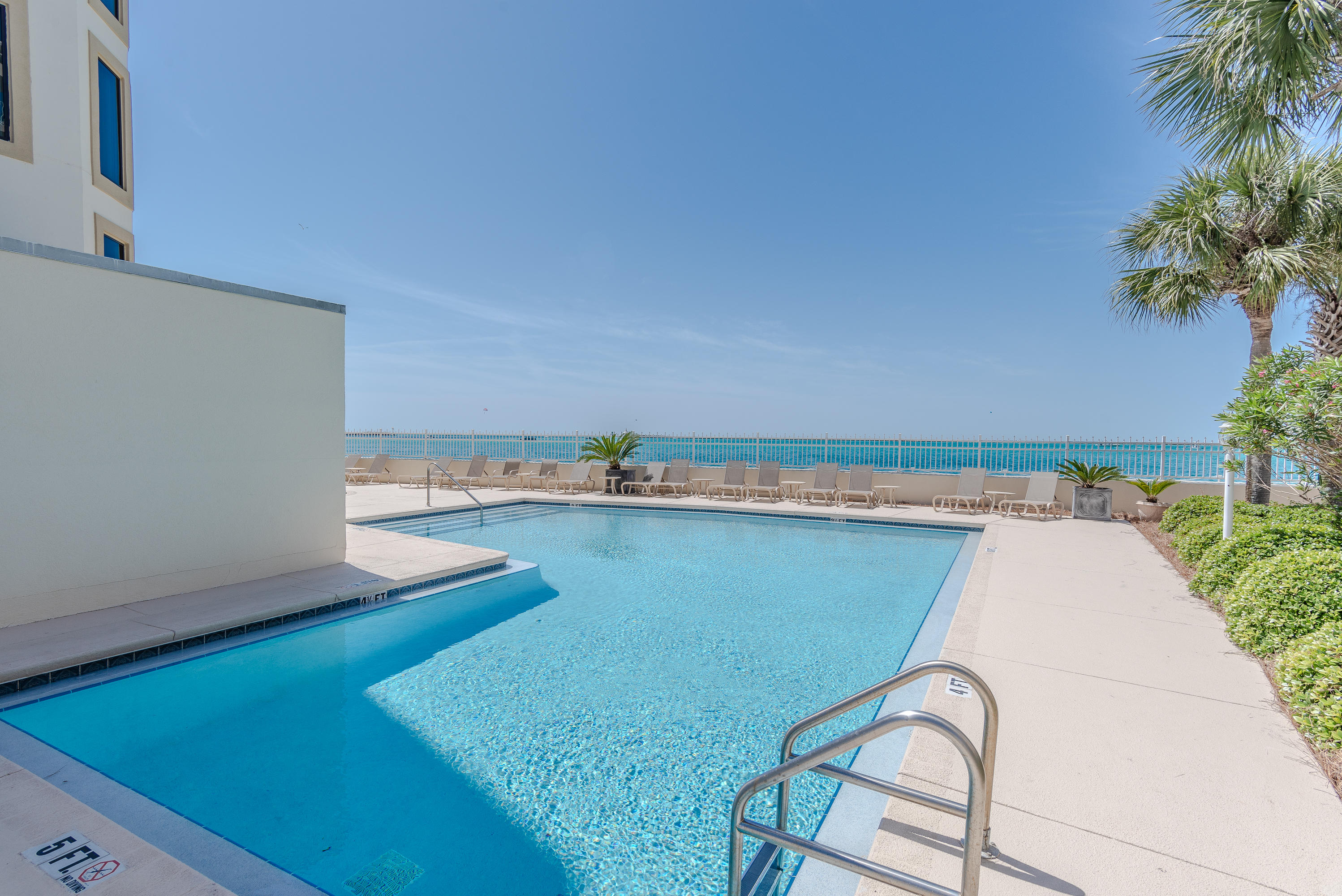 WATERVIEW TOWERS YACHT CLUB - Residential