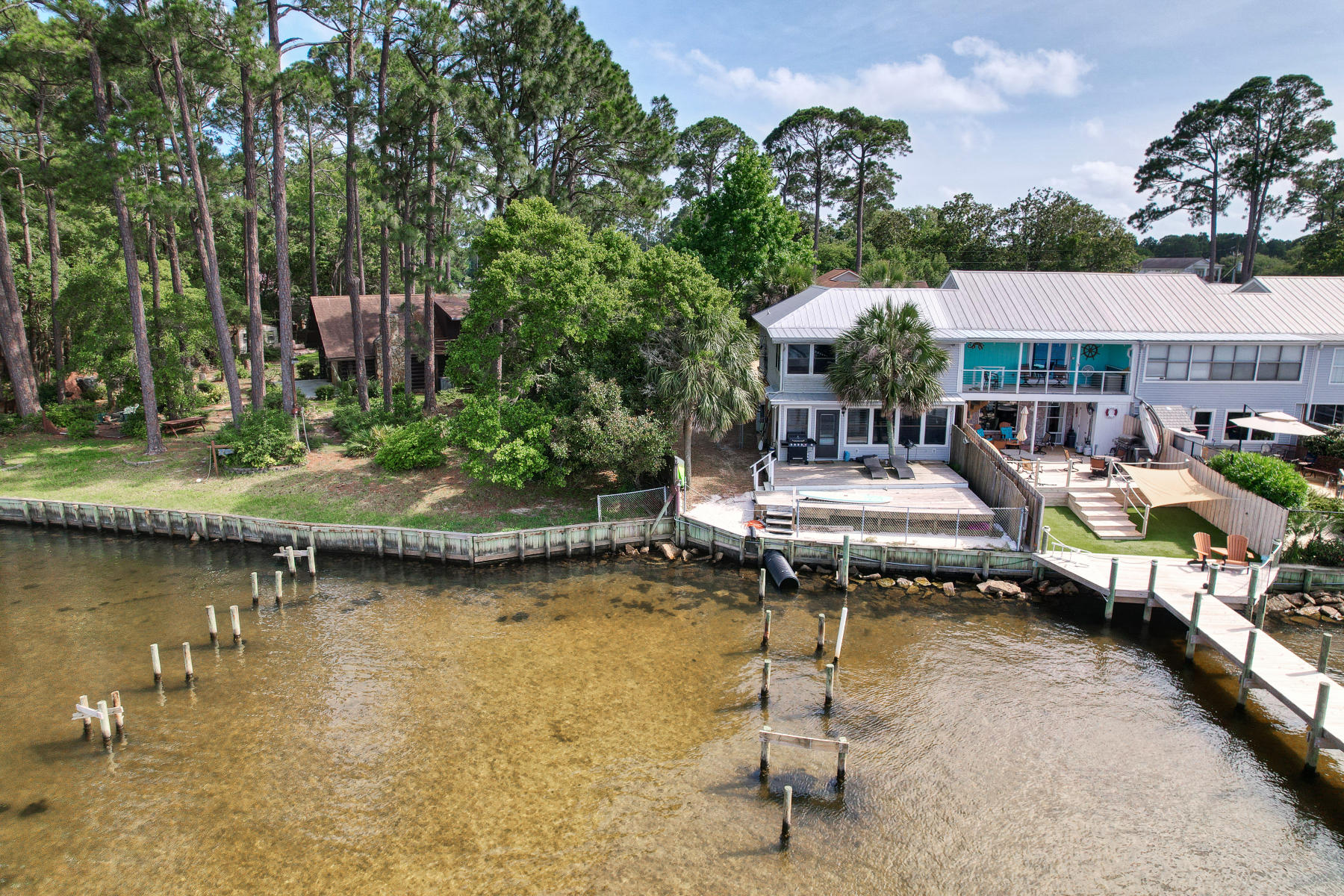 BAY MANOR - Residential