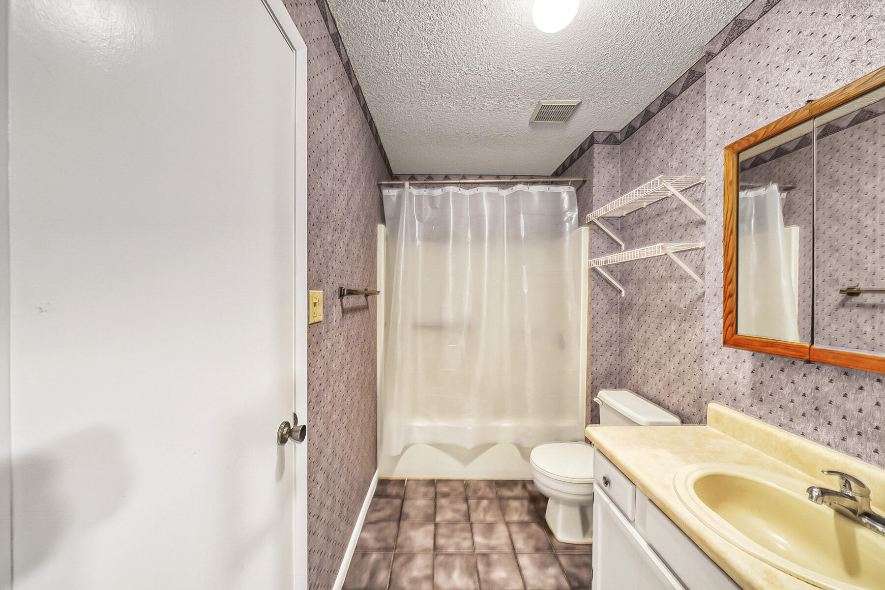 BAY MANOR - Residential