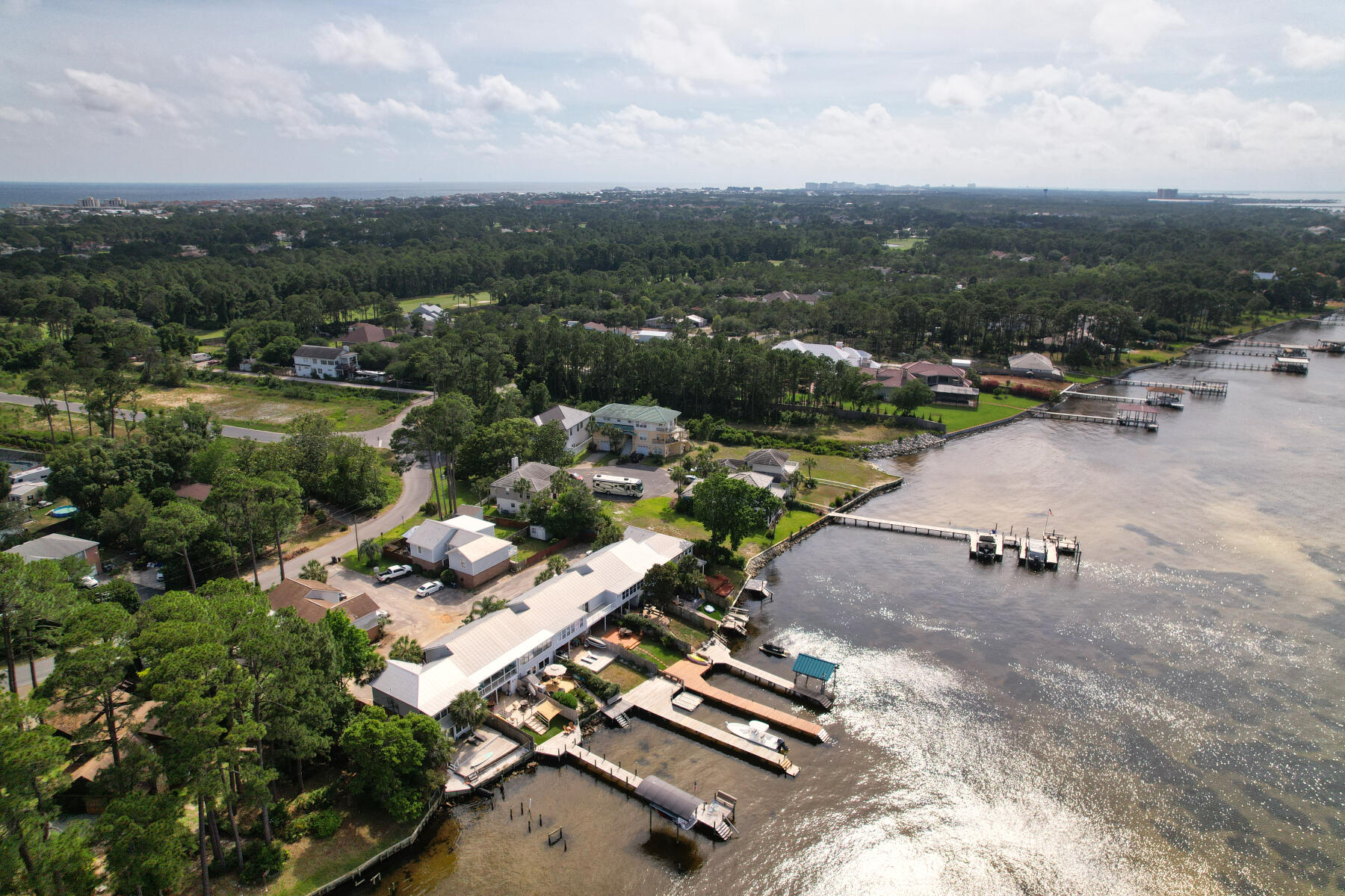 BAY MANOR - Residential