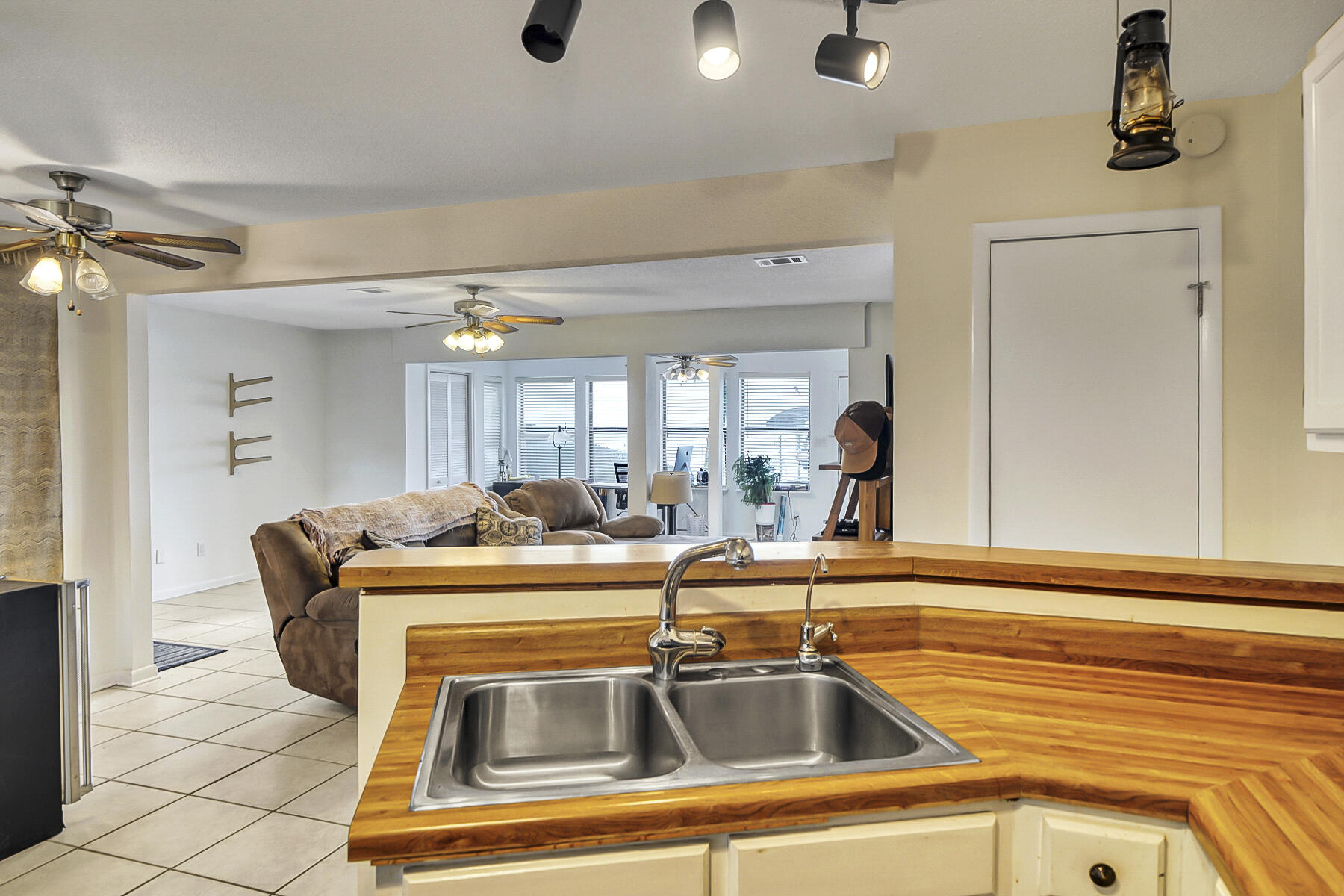 BAY MANOR - Residential