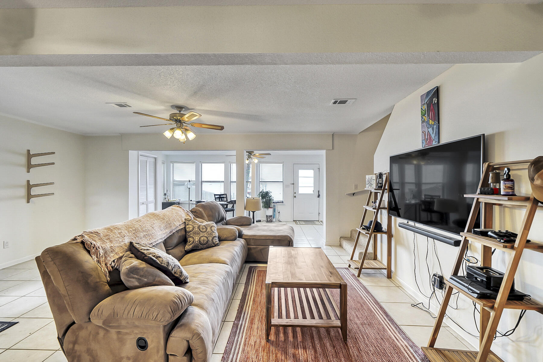 BAY MANOR - Residential