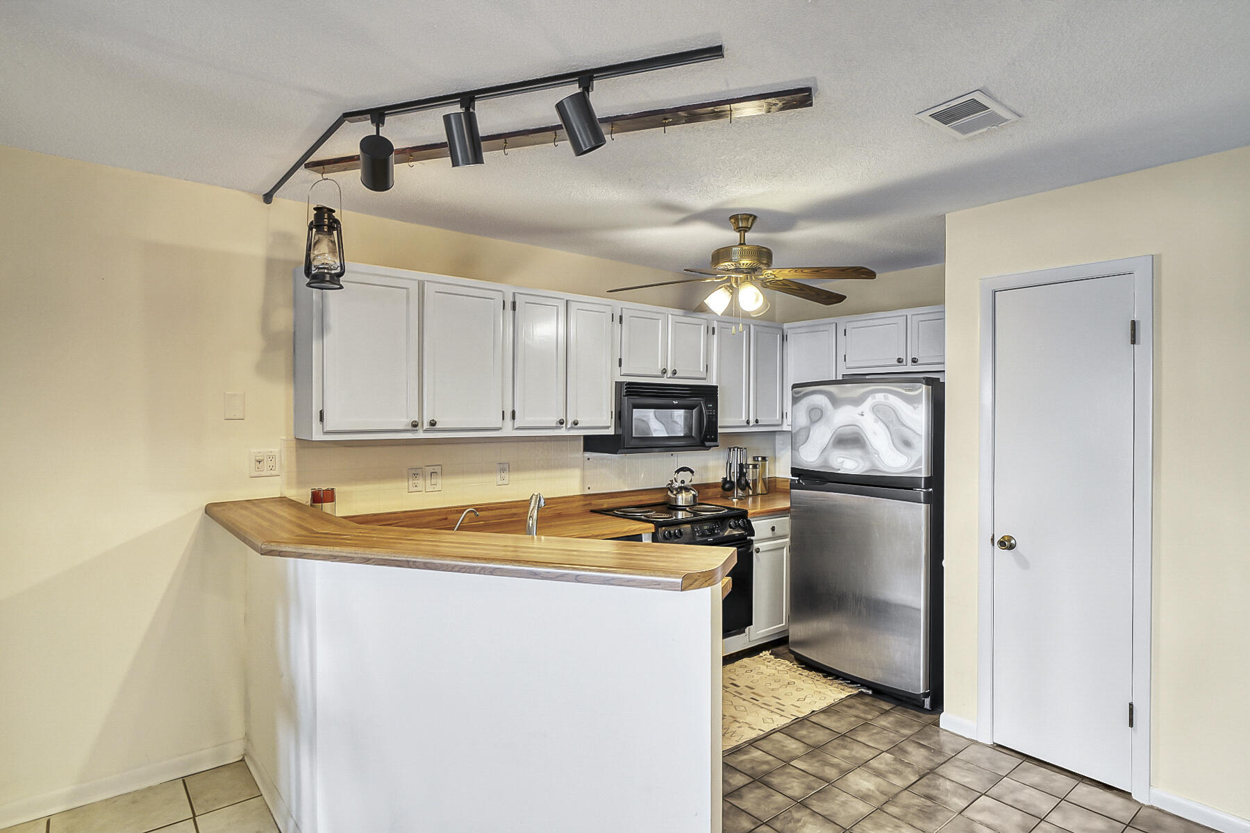 BAY MANOR - Residential