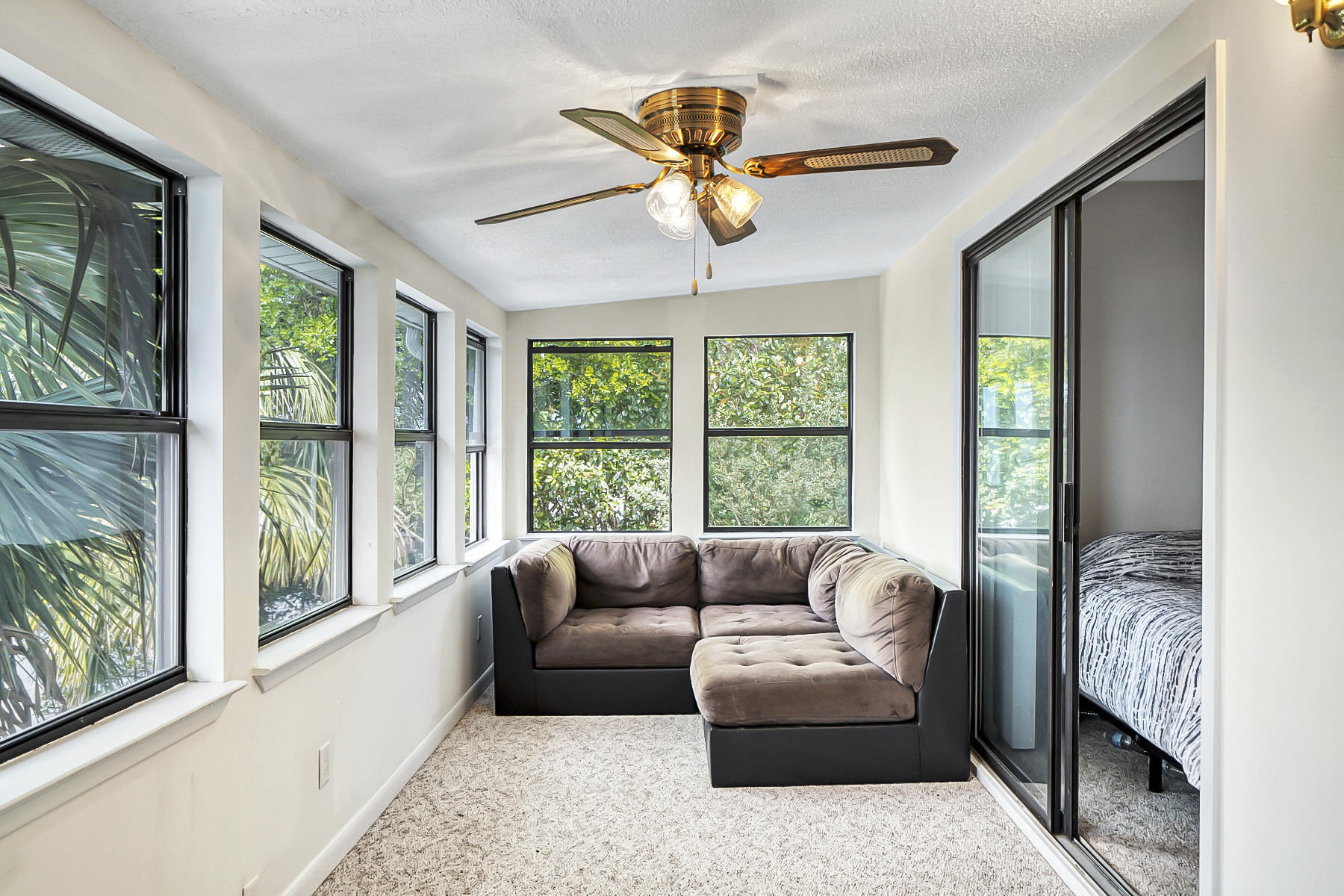 BAY MANOR - Residential