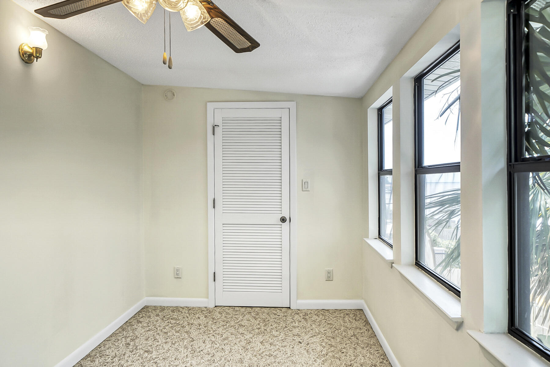 BAY MANOR - Residential