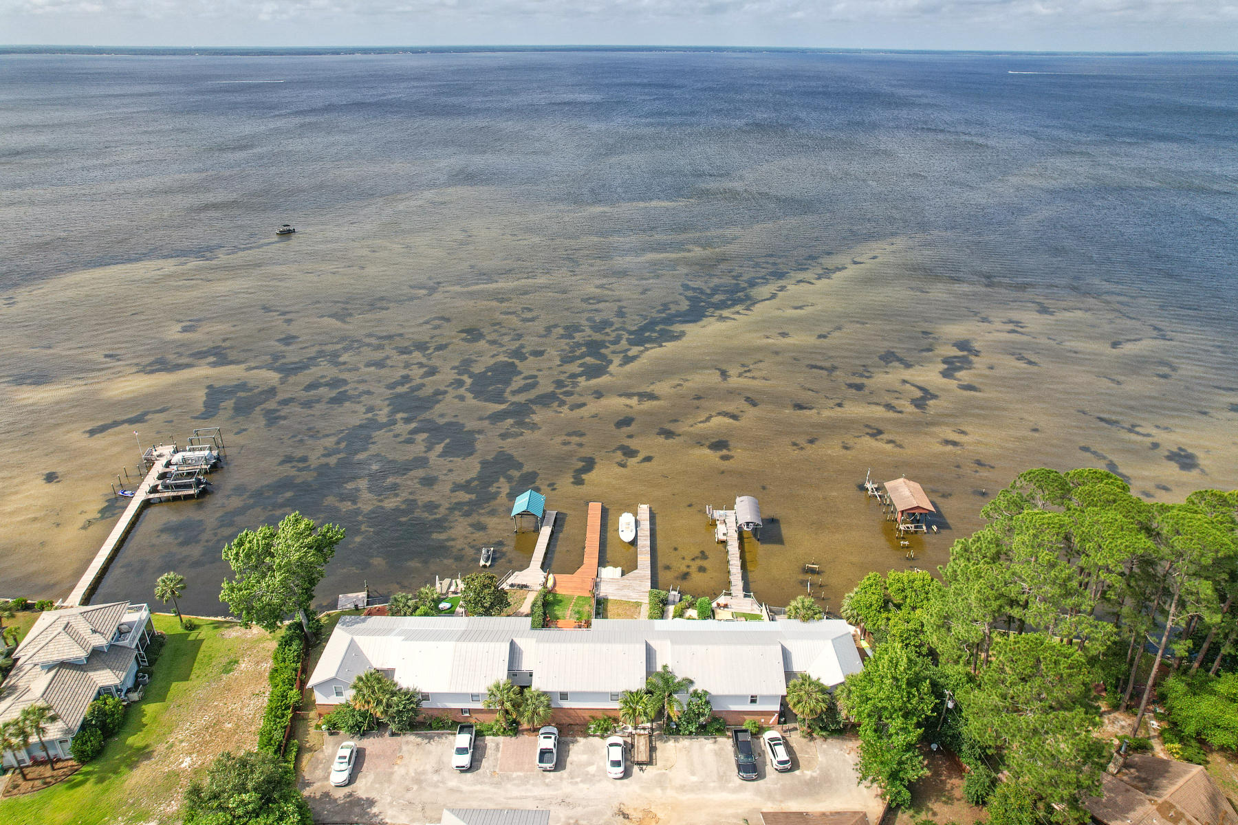 BAY MANOR - Residential