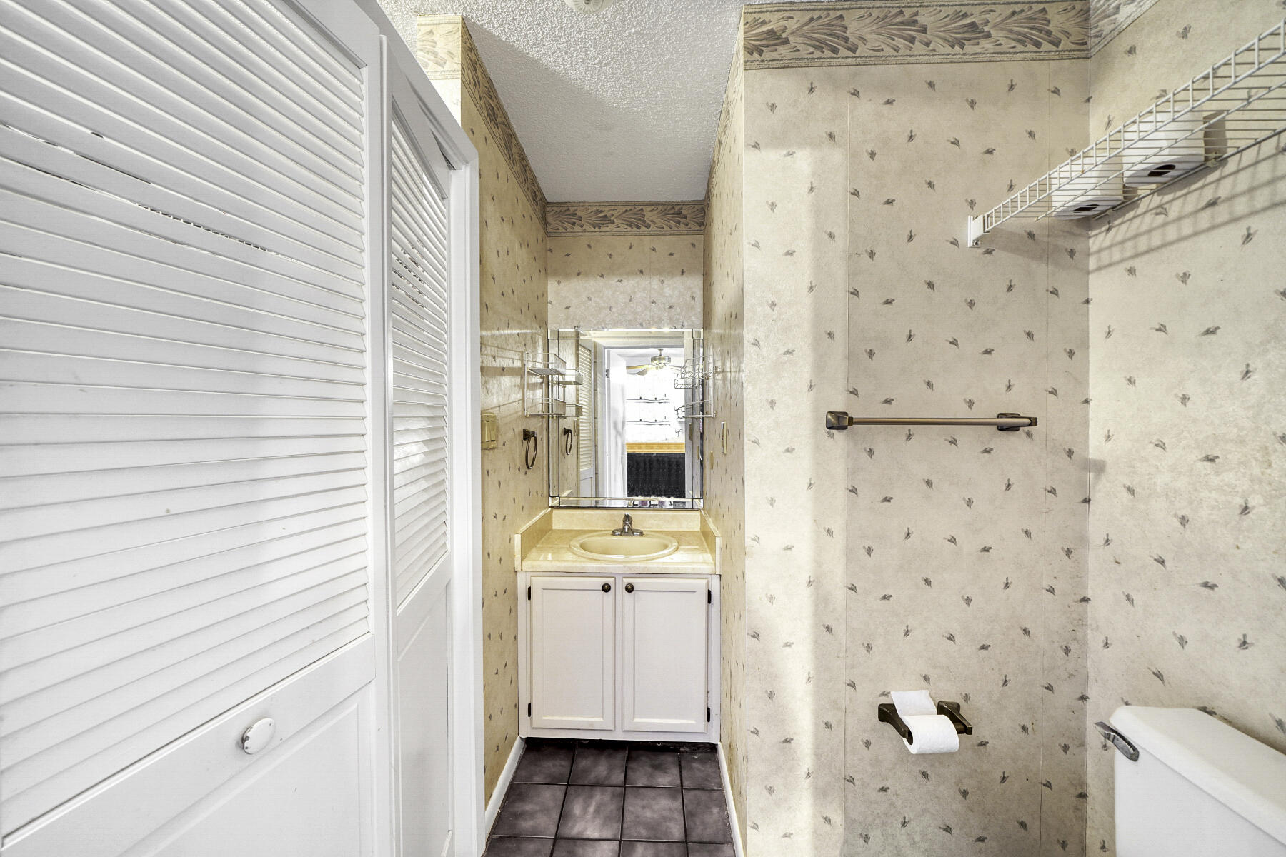 BAY MANOR - Residential