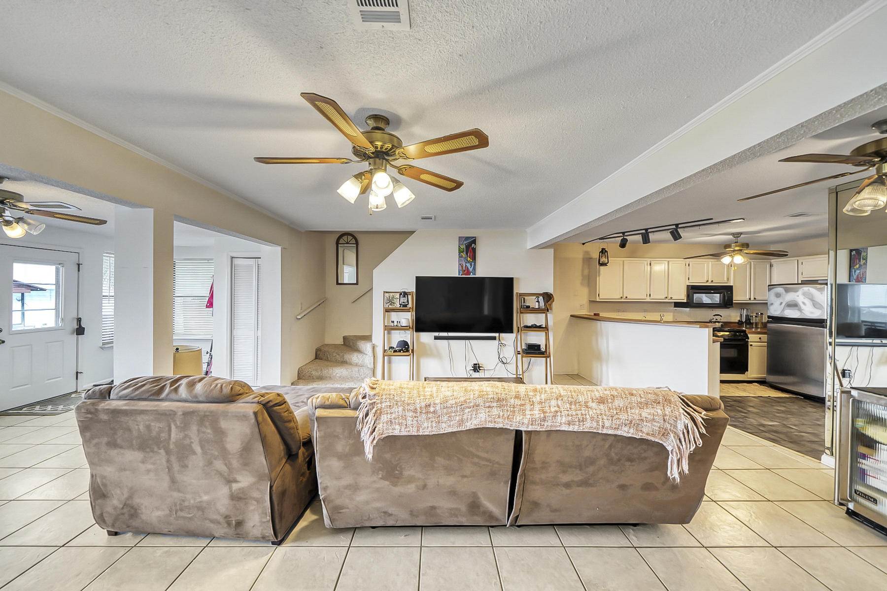 BAY MANOR - Residential