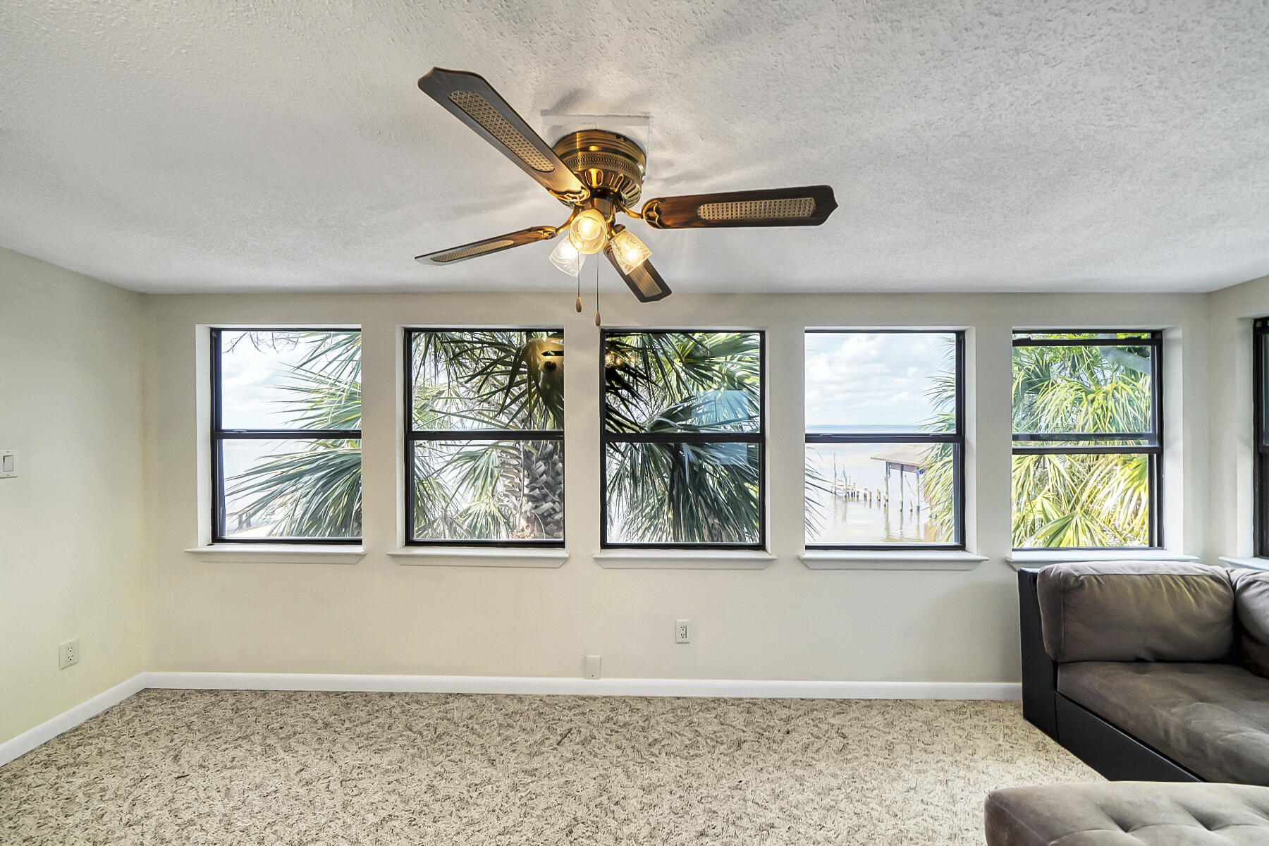 BAY MANOR - Residential