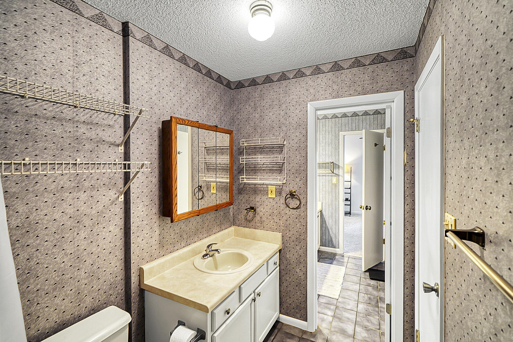 BAY MANOR - Residential