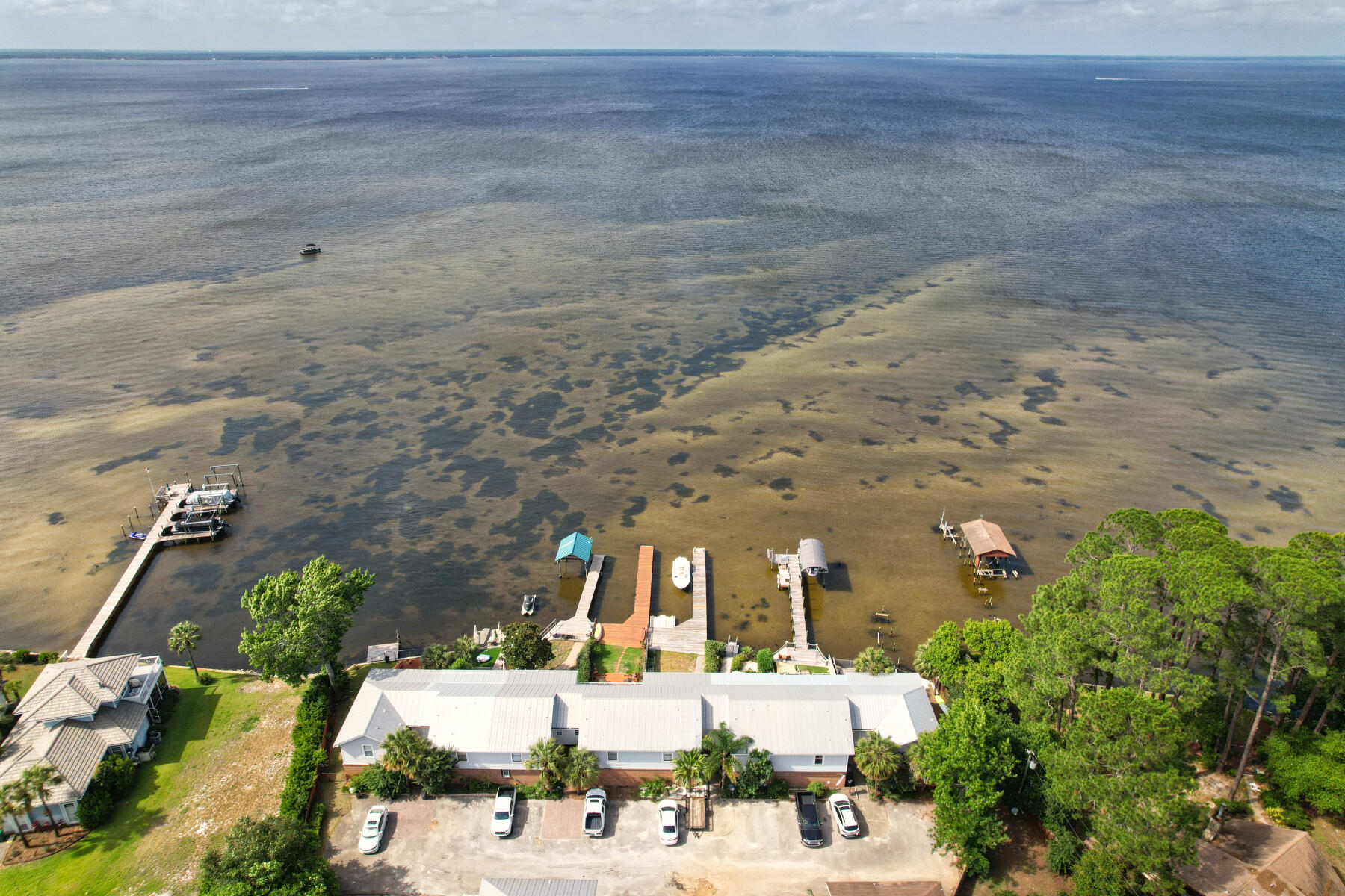 BAY MANOR - Residential