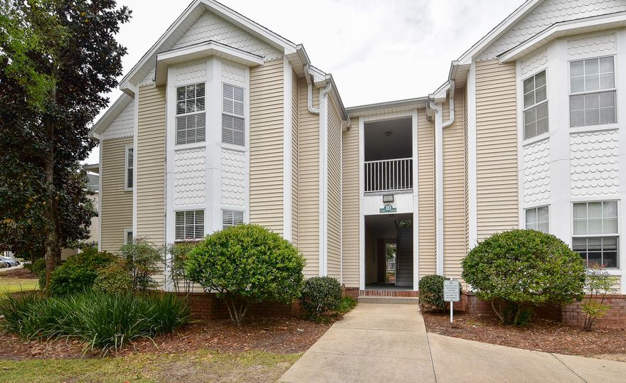 ***Check out the 3D Virtual Tour*** VA APPROVED COMPLEX! It's very rare that you'll find a 3/2 ground floor unit where you walk out your back door and you are at the pool! Easy, low-maintenance living in Niceville! Amenities include: community pool, gazebos & BBQ/picnic areas. HOA fees cover: master insurance policy, basic cable TV, trash, grounds maintenance, exterior maintenance, and accounting. Great potential as an investment property. Centrally located near Eglin AFB, schools, hospital, NWFSC, and the beautiful white, sandy beaches of Destin.