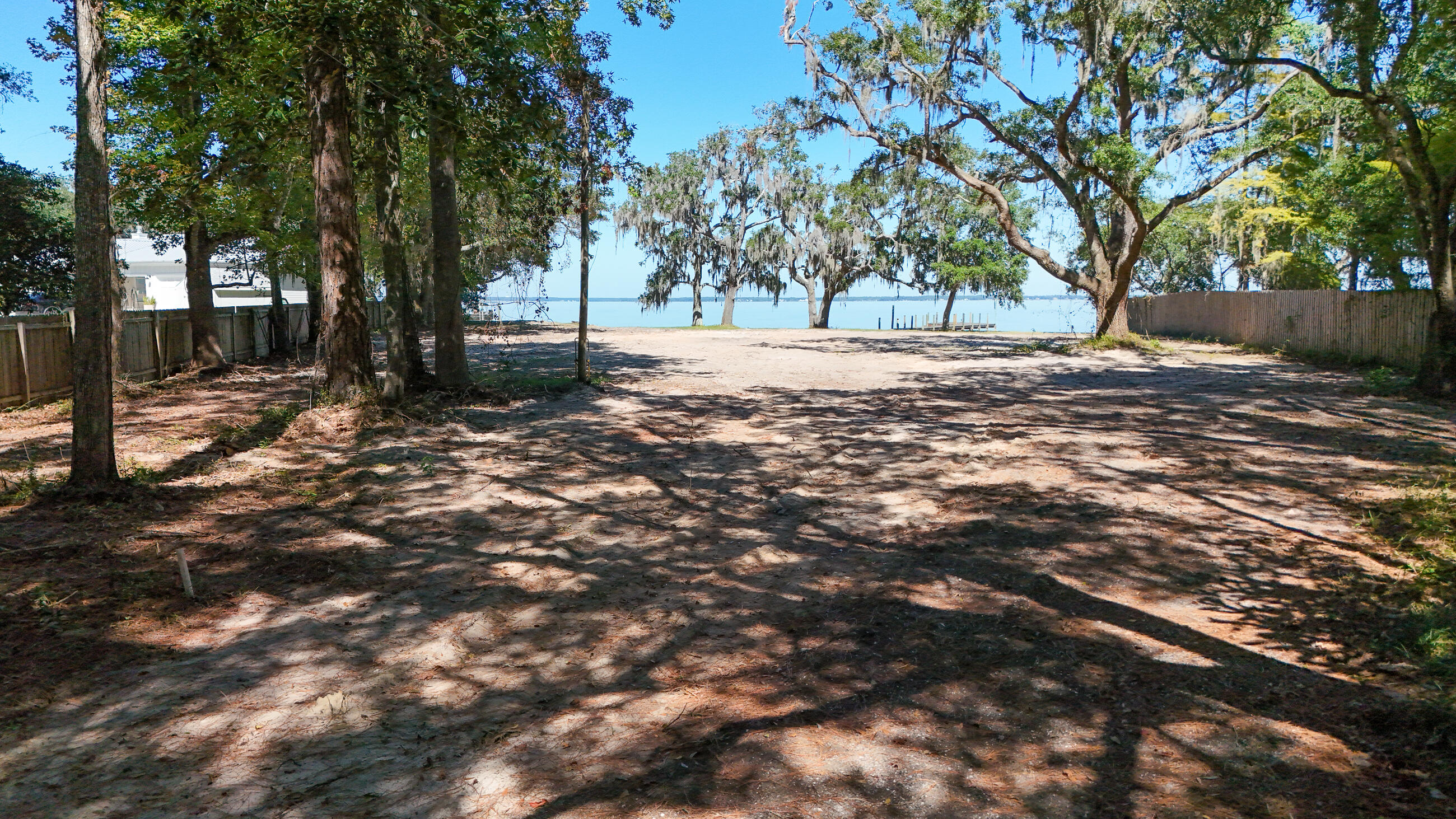 NO RECORDED SUBDIVISION - Land