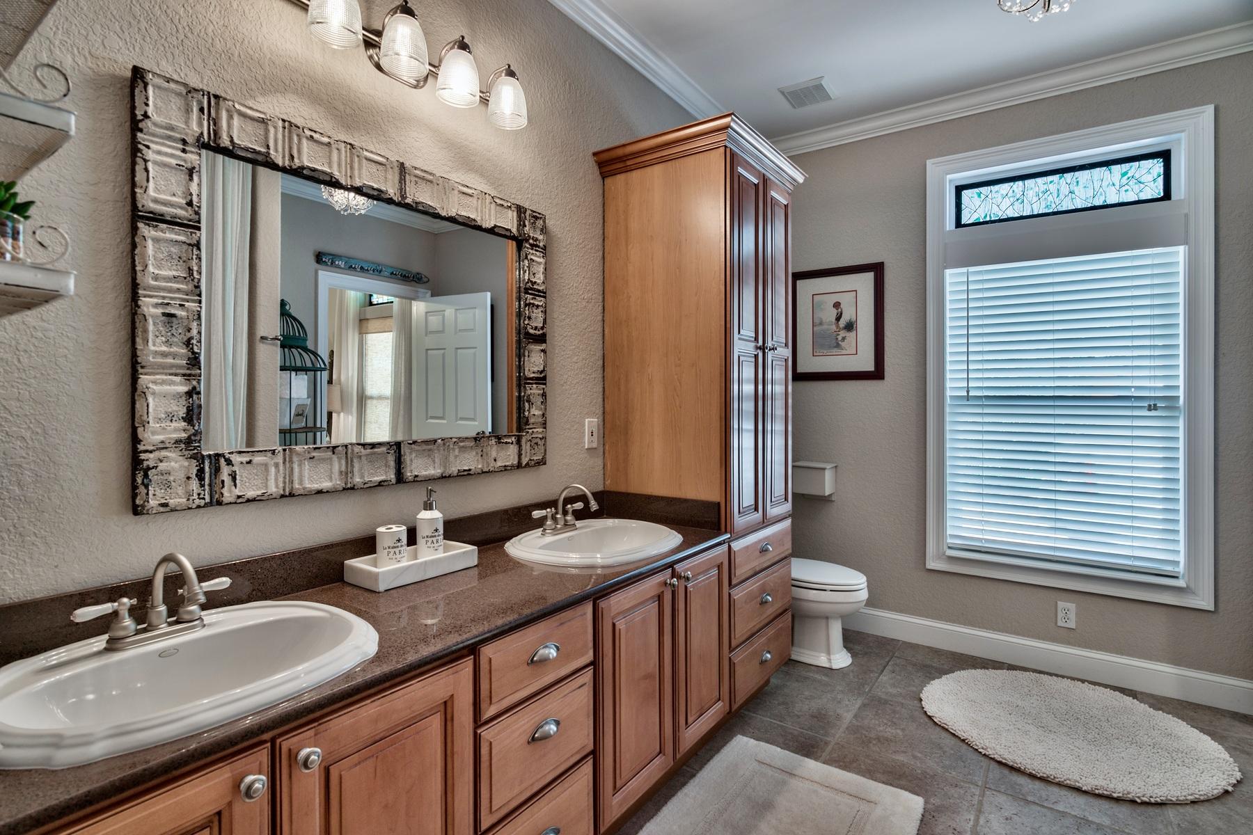 CREEKWATER BAY ESTATES UNREC - Residential