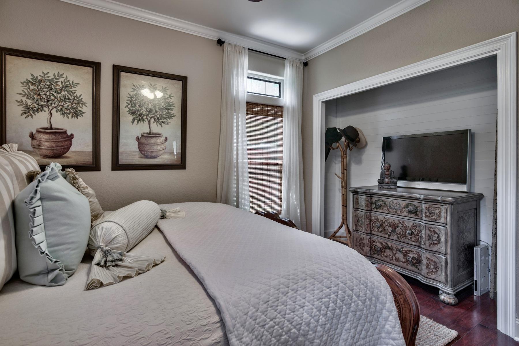 CREEKWATER BAY ESTATES UNREC - Residential