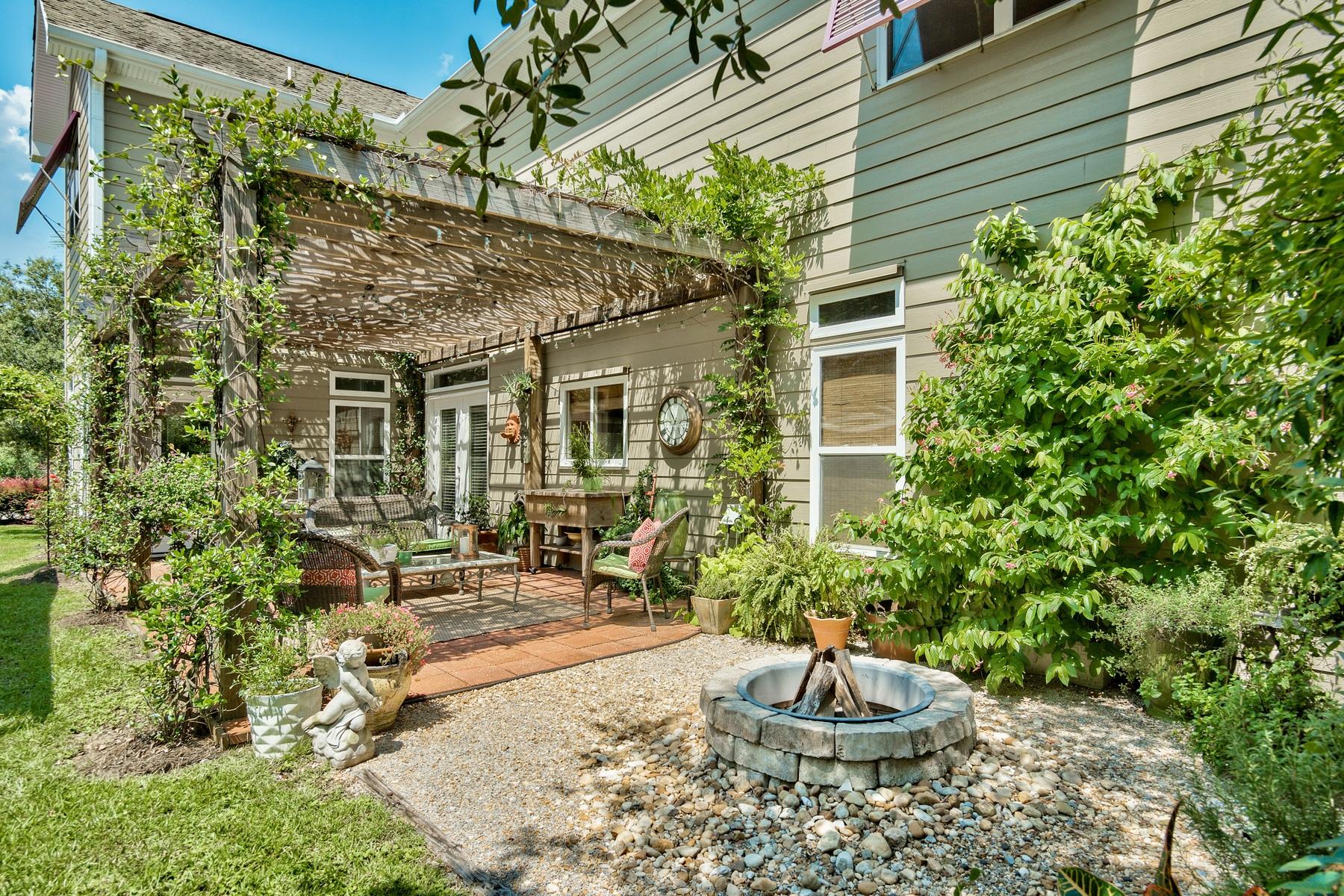 CREEKWATER BAY ESTATES UNREC - Residential