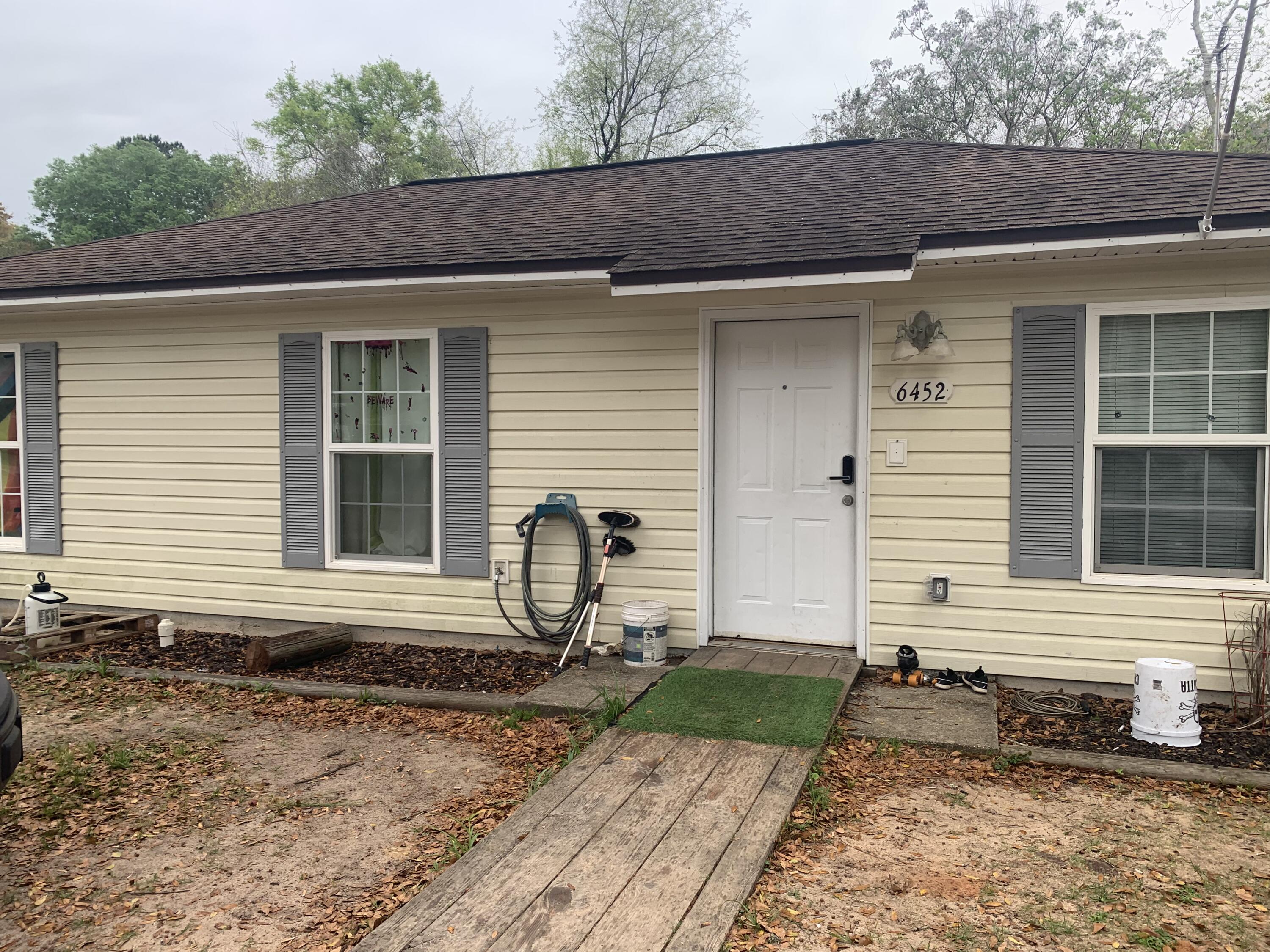 Cozy 3 bedroom 1 bath home with a great back yard!