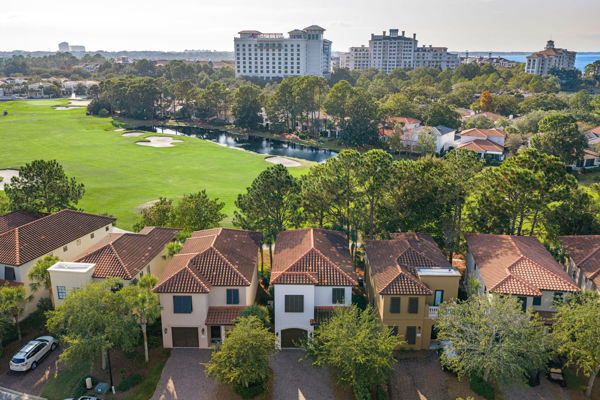 VILLA LAGO - Residential