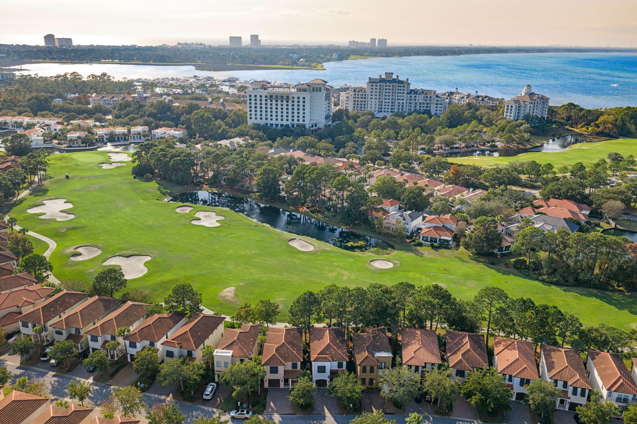 VILLA LAGO - Residential