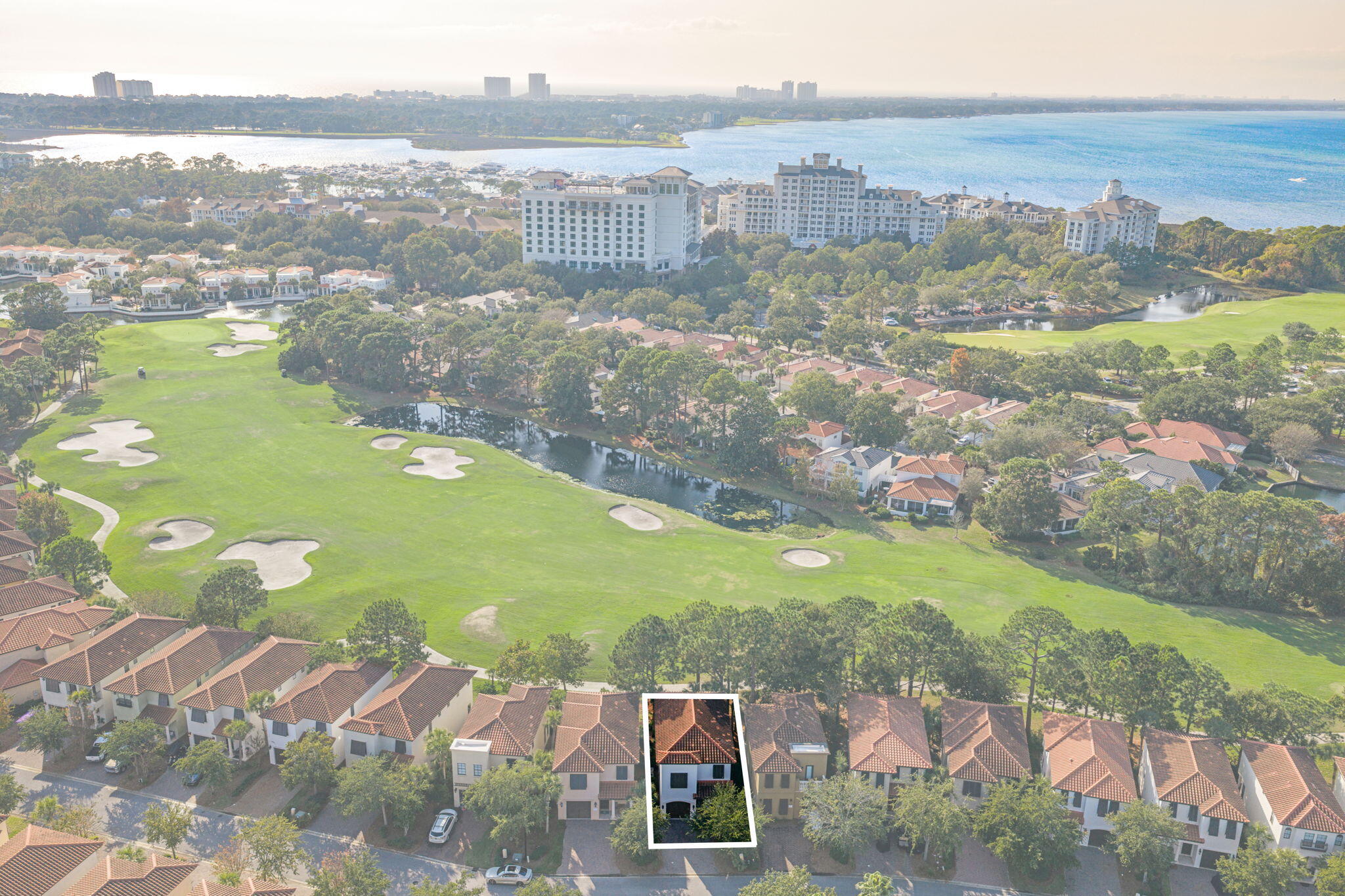 VILLA LAGO - Residential