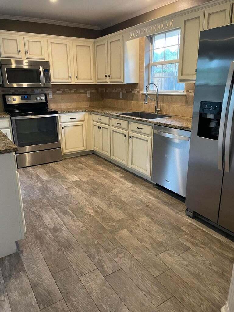 HIDDEN PINES S/D - Residential Lease