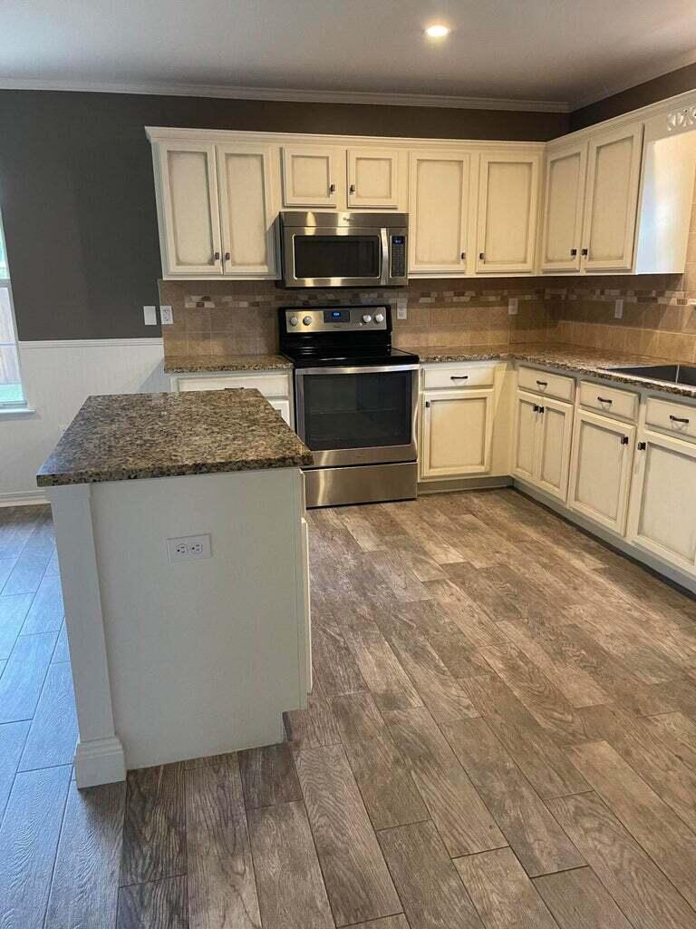 HIDDEN PINES S/D - Residential Lease