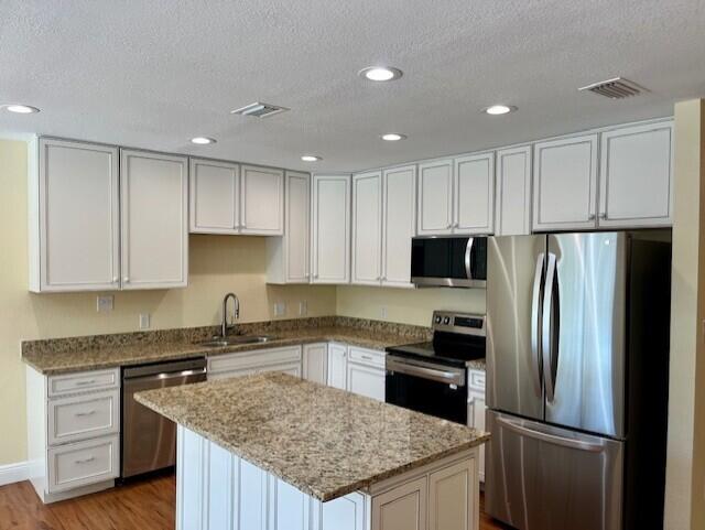 CRESCENT SHORES COM - Residential Lease