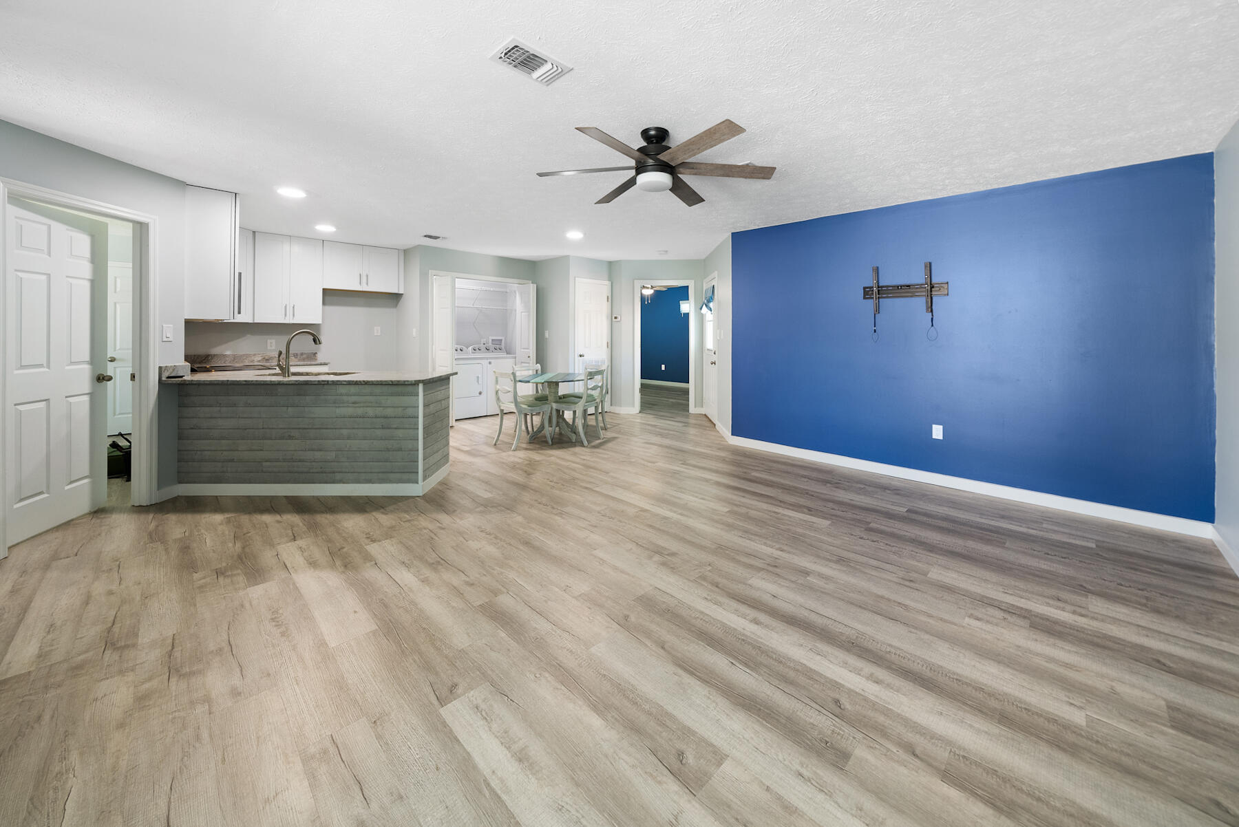 RIVIERA BEACH - Residential