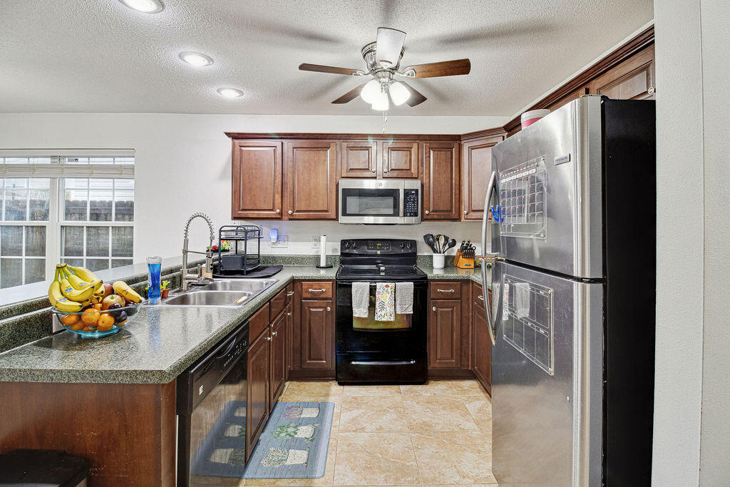 STILLWELL ESTATES - Residential Lease