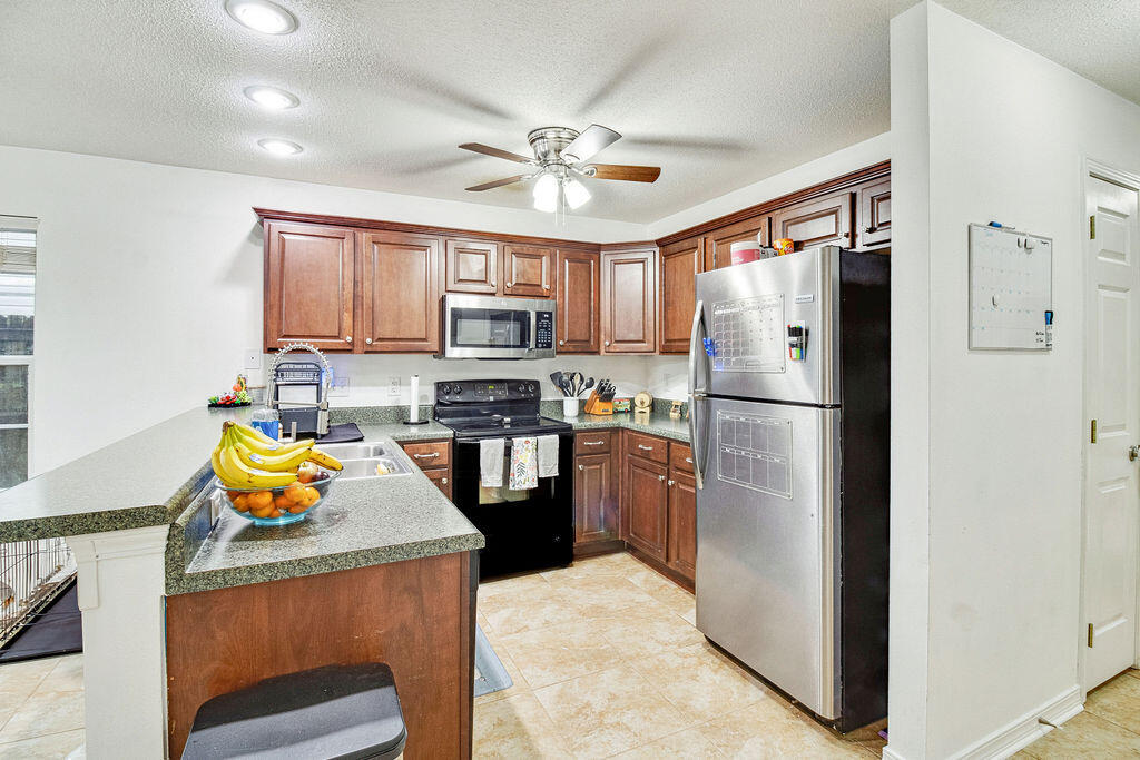 STILLWELL ESTATES - Residential Lease