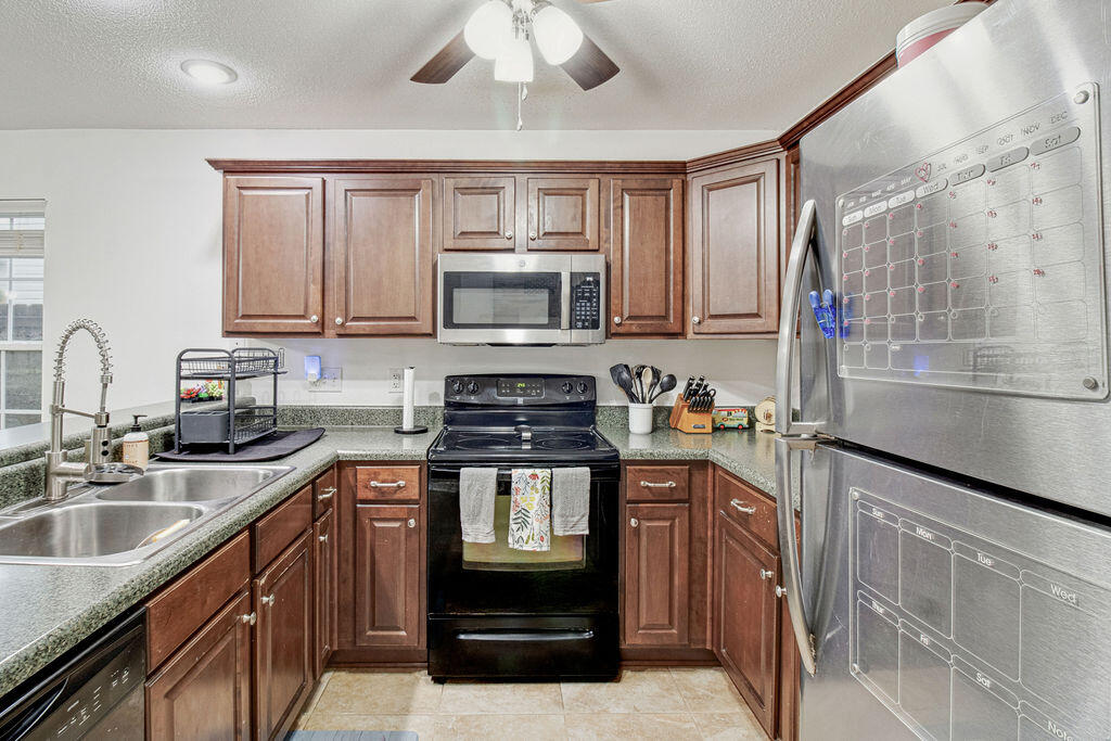 STILLWELL ESTATES - Residential Lease