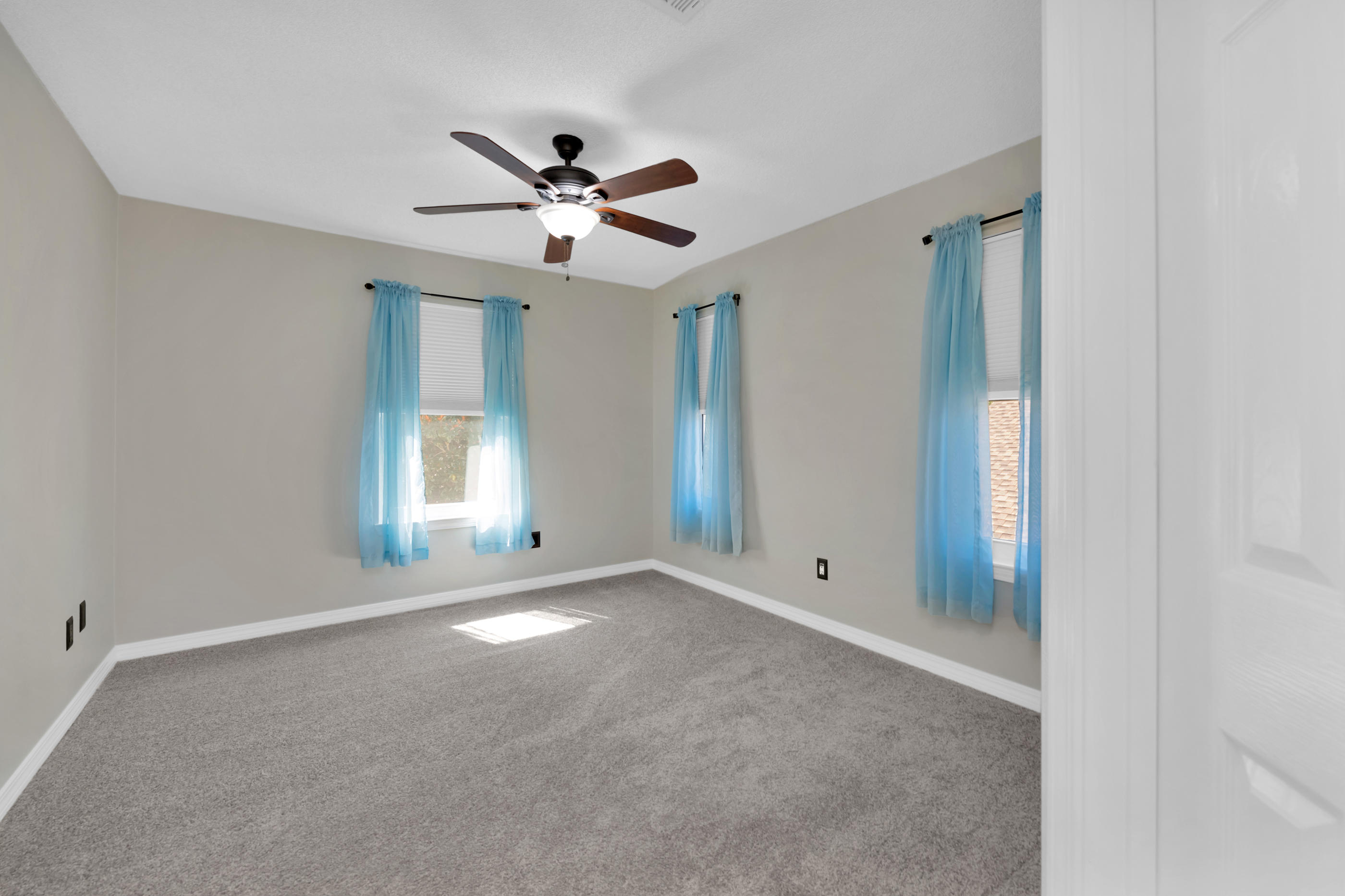 EMERALD VILLAGE S/D LOT 43 BLK B - Residential