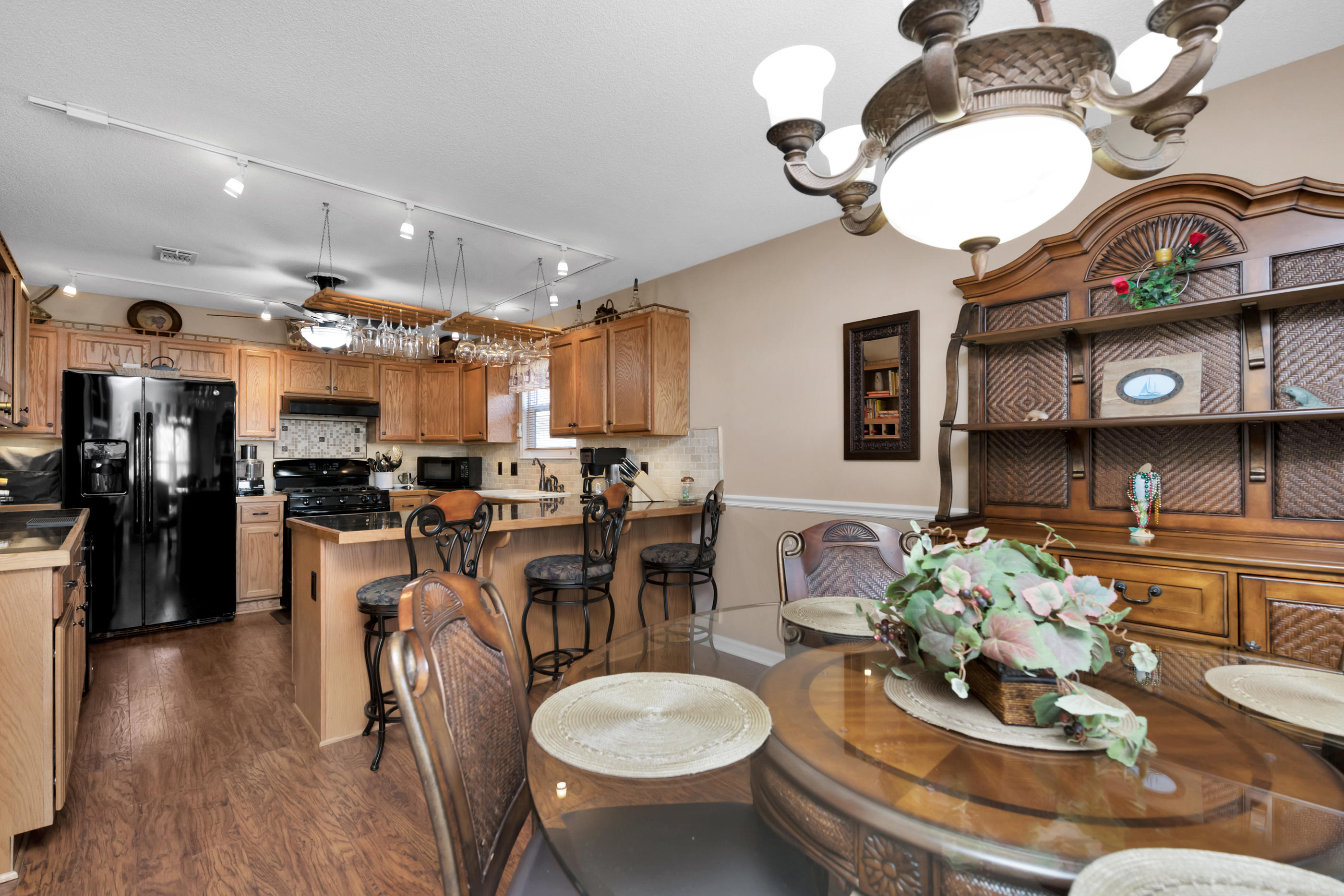 EMERALD VILLAGE S/D LOT 43 BLK B - Residential