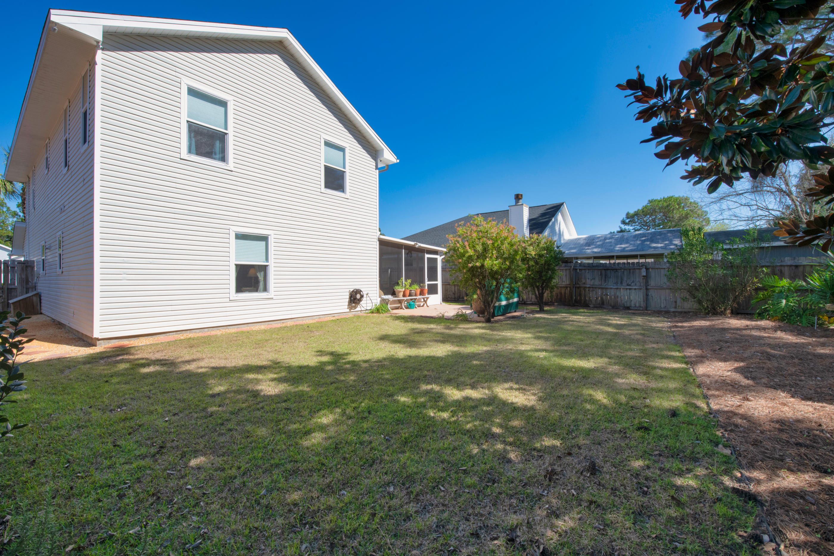 EMERALD VILLAGE S/D LOT 43 BLK B - Residential