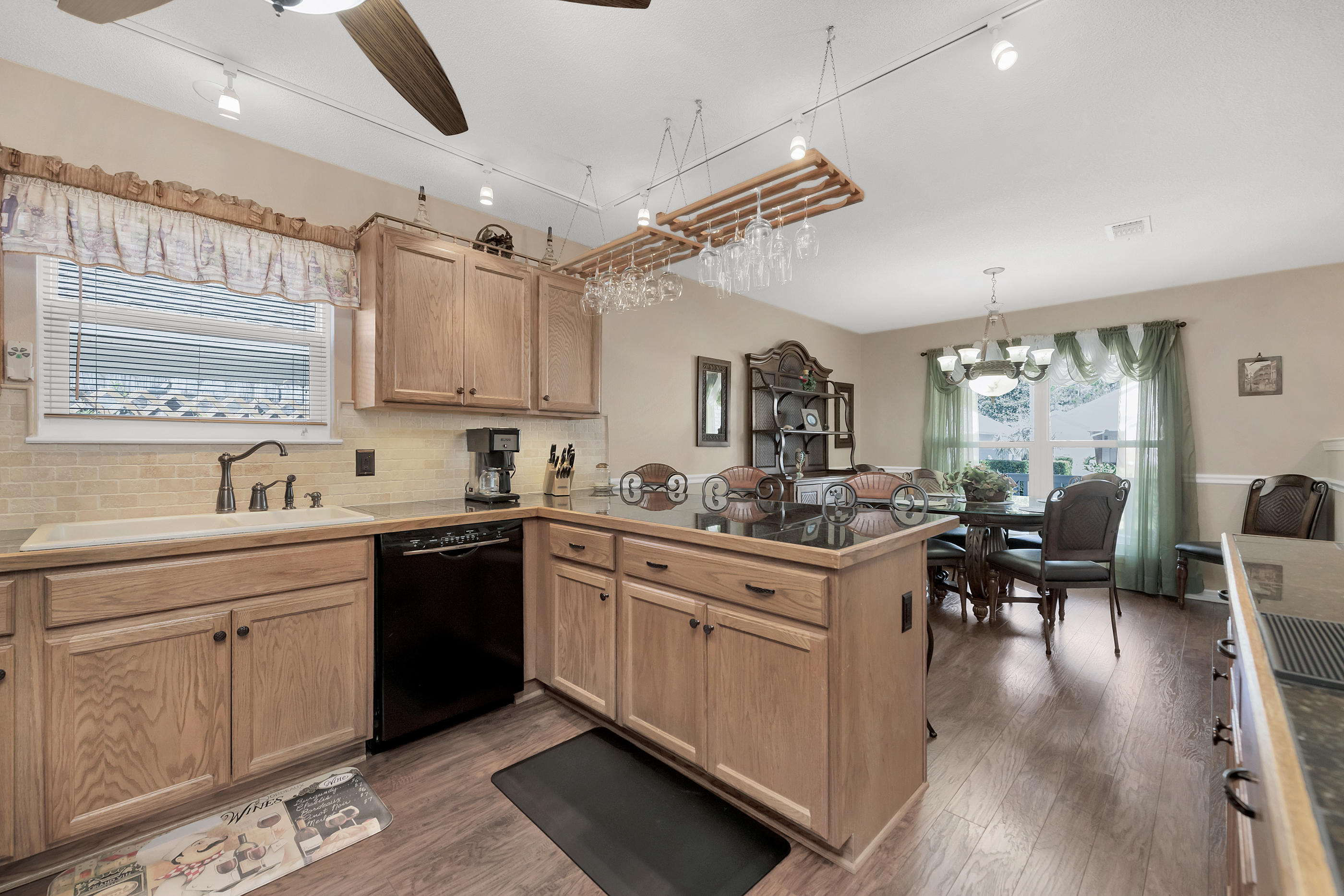 EMERALD VILLAGE S/D LOT 43 BLK B - Residential