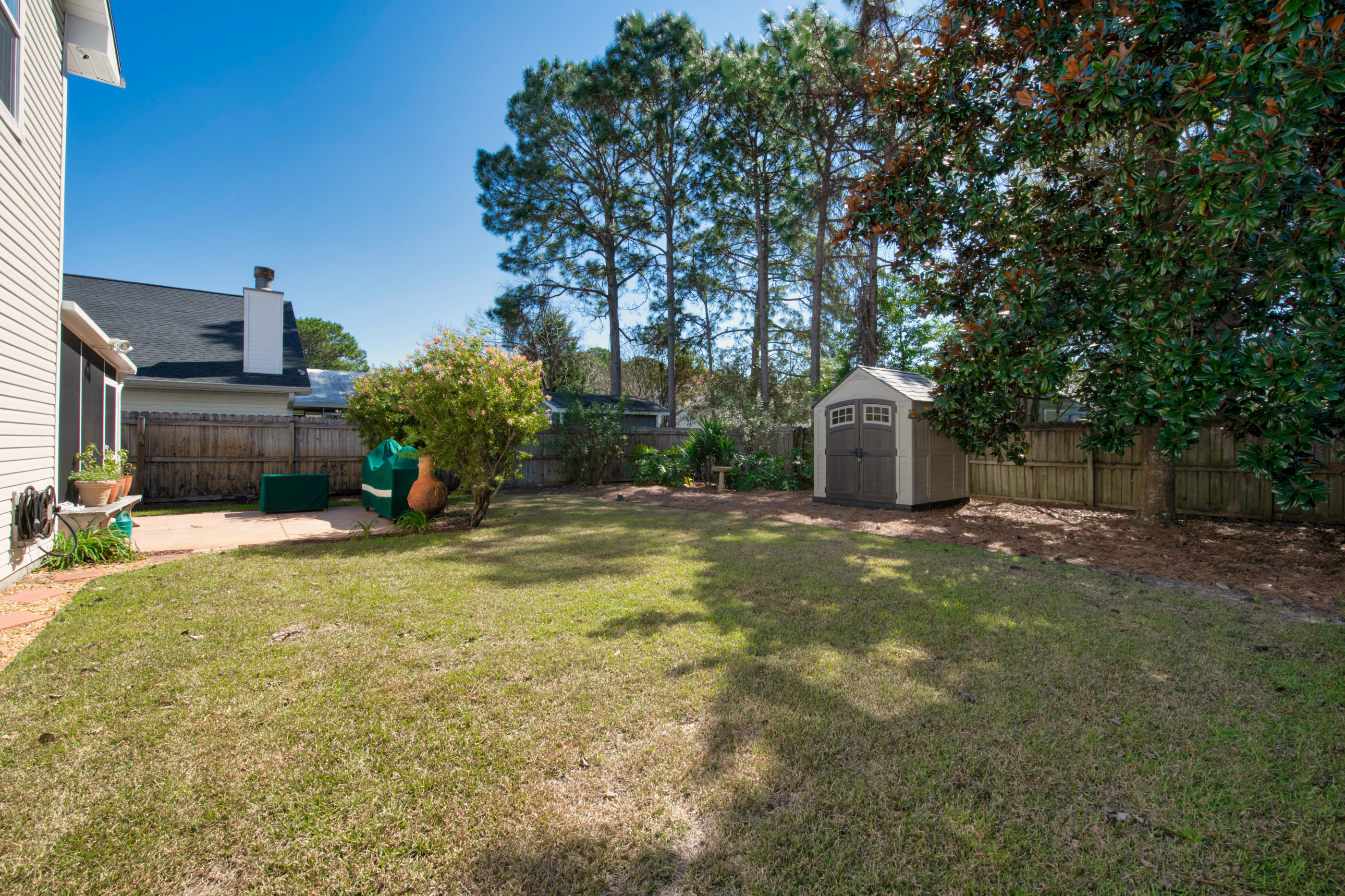 EMERALD VILLAGE S/D LOT 43 BLK B - Residential