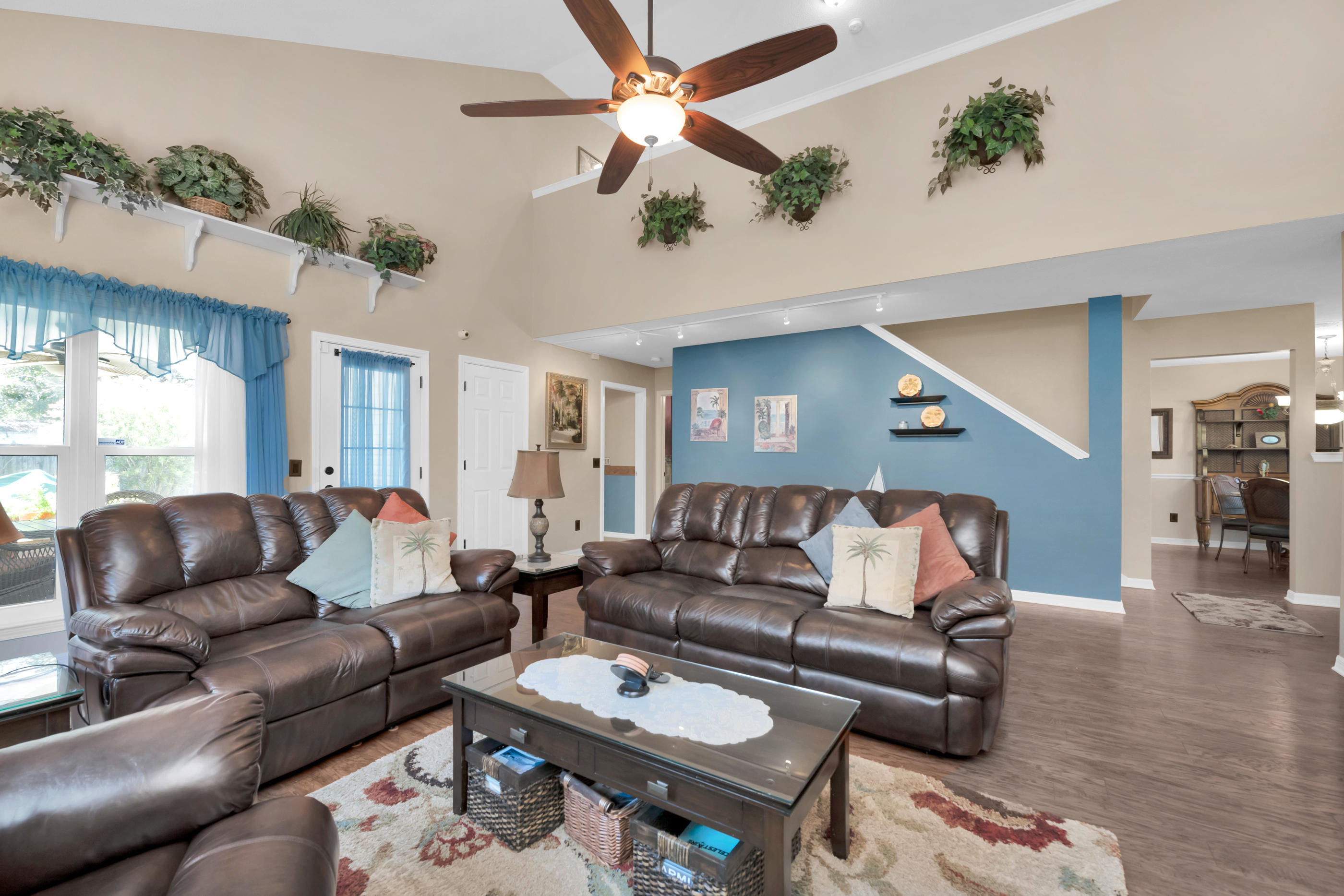 EMERALD VILLAGE S/D LOT 43 BLK B - Residential