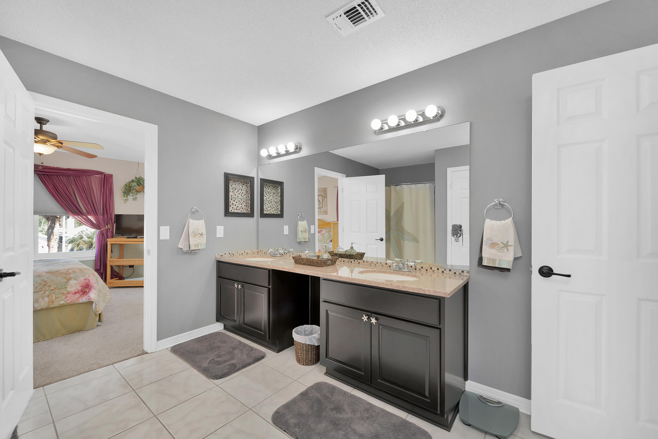 EMERALD VILLAGE S/D LOT 43 BLK B - Residential