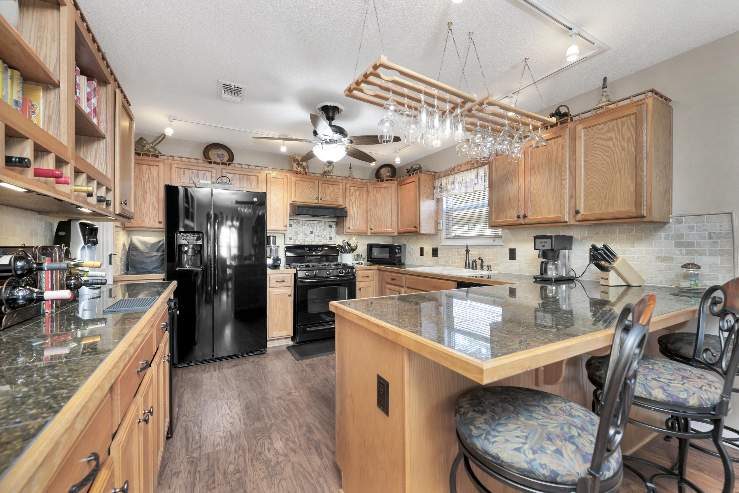 EMERALD VILLAGE S/D LOT 43 BLK B - Residential