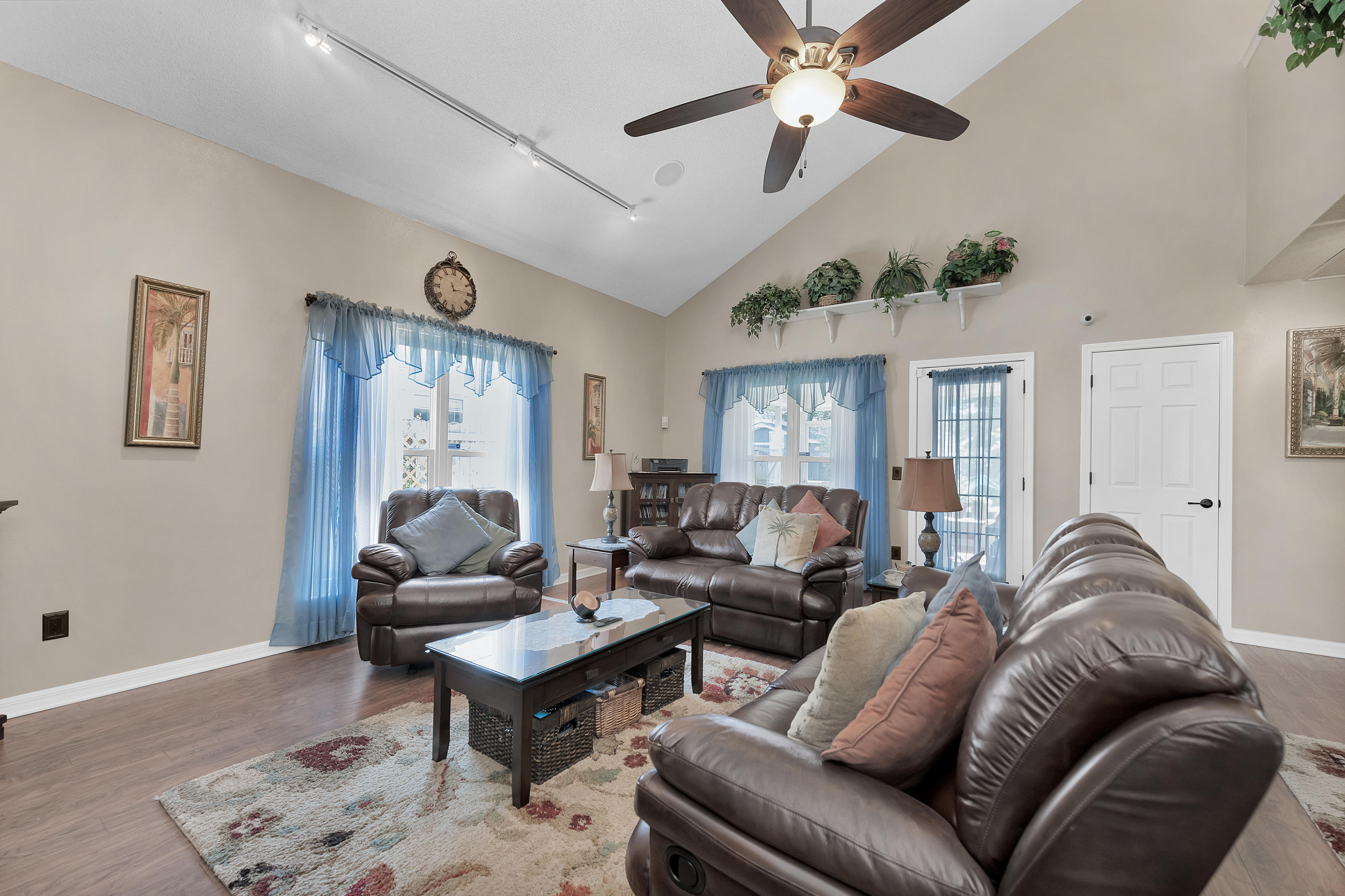 EMERALD VILLAGE S/D LOT 43 BLK B - Residential