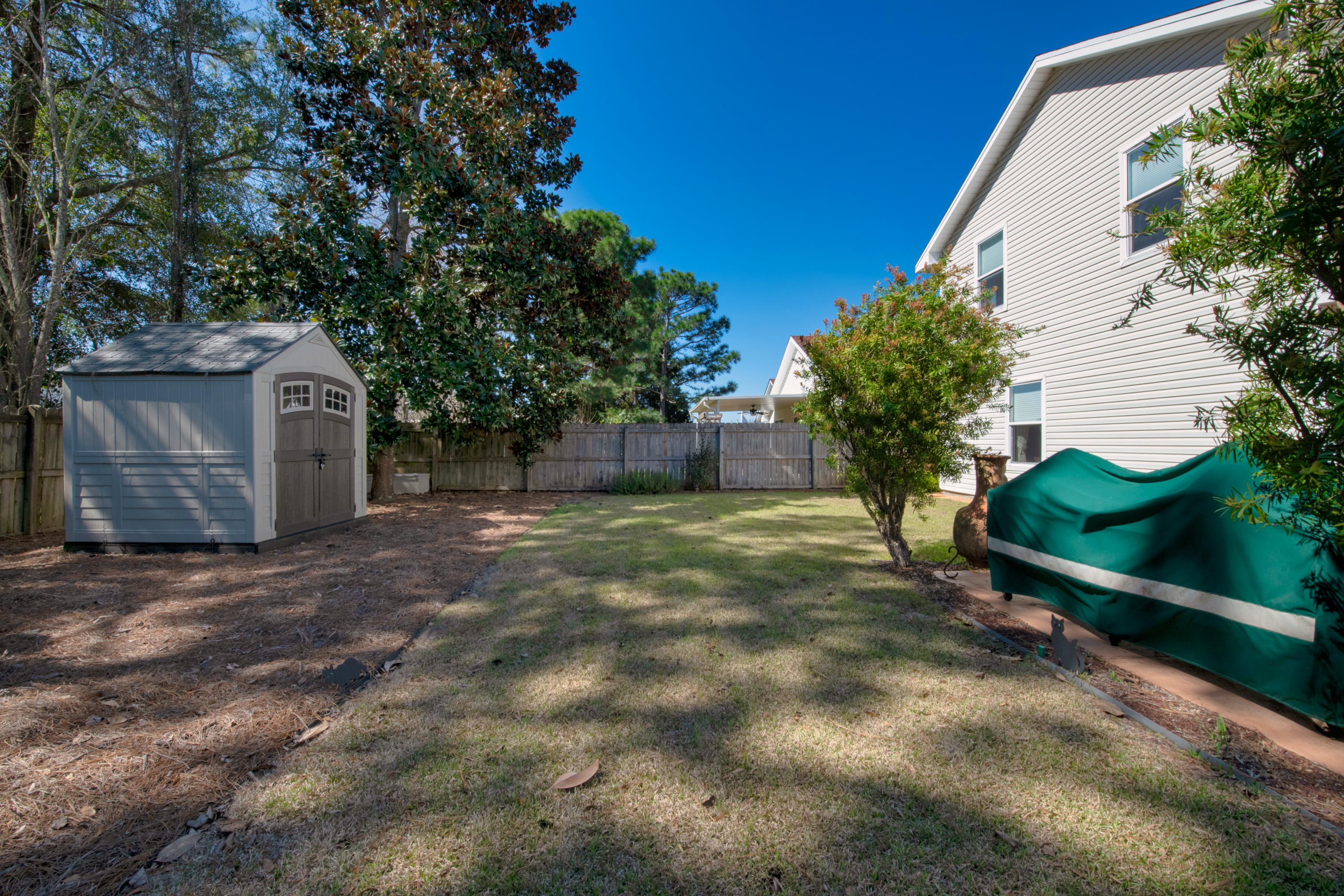 EMERALD VILLAGE S/D LOT 43 BLK B - Residential